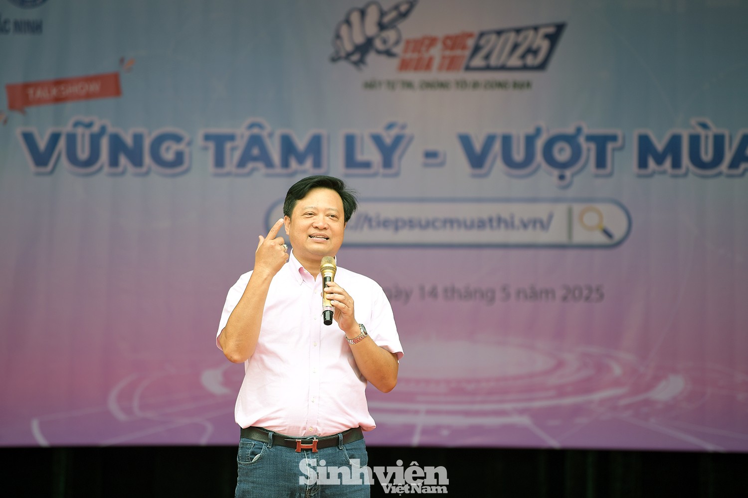 PGS. TS Phạm Mạnh Hà ‘bắt sóng’ nỗi lo mùa thi cùng học sinh THPT Bắc Ninh ảnh 2