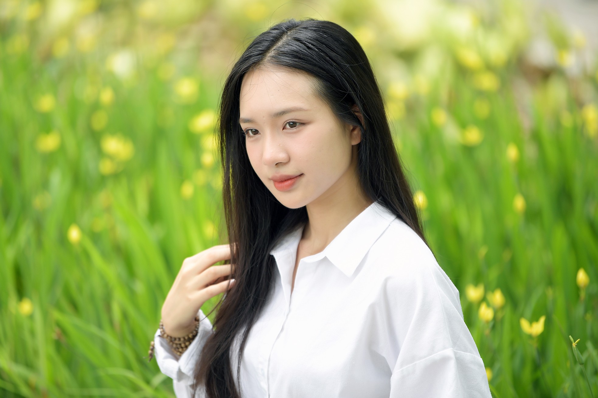 Cô gái Quảng Ninh cao 1,74 m ở Hoa hậu Việt Nam chỉ thích mặc quần jeans, sơ mi trắng ảnh 11