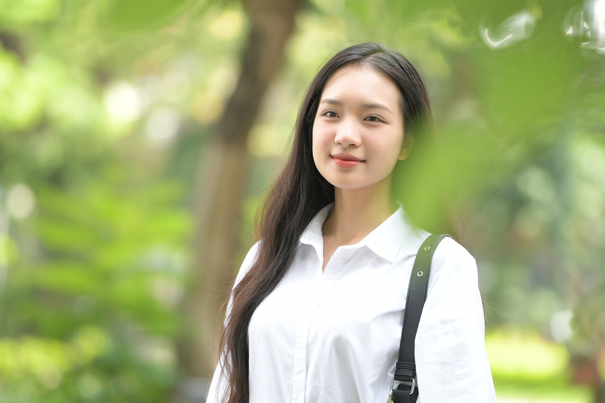 Cô gái Quảng Ninh cao 1,74 m ở Hoa hậu Việt Nam chỉ thích mặc quần jeans, sơ mi trắng ảnh 8