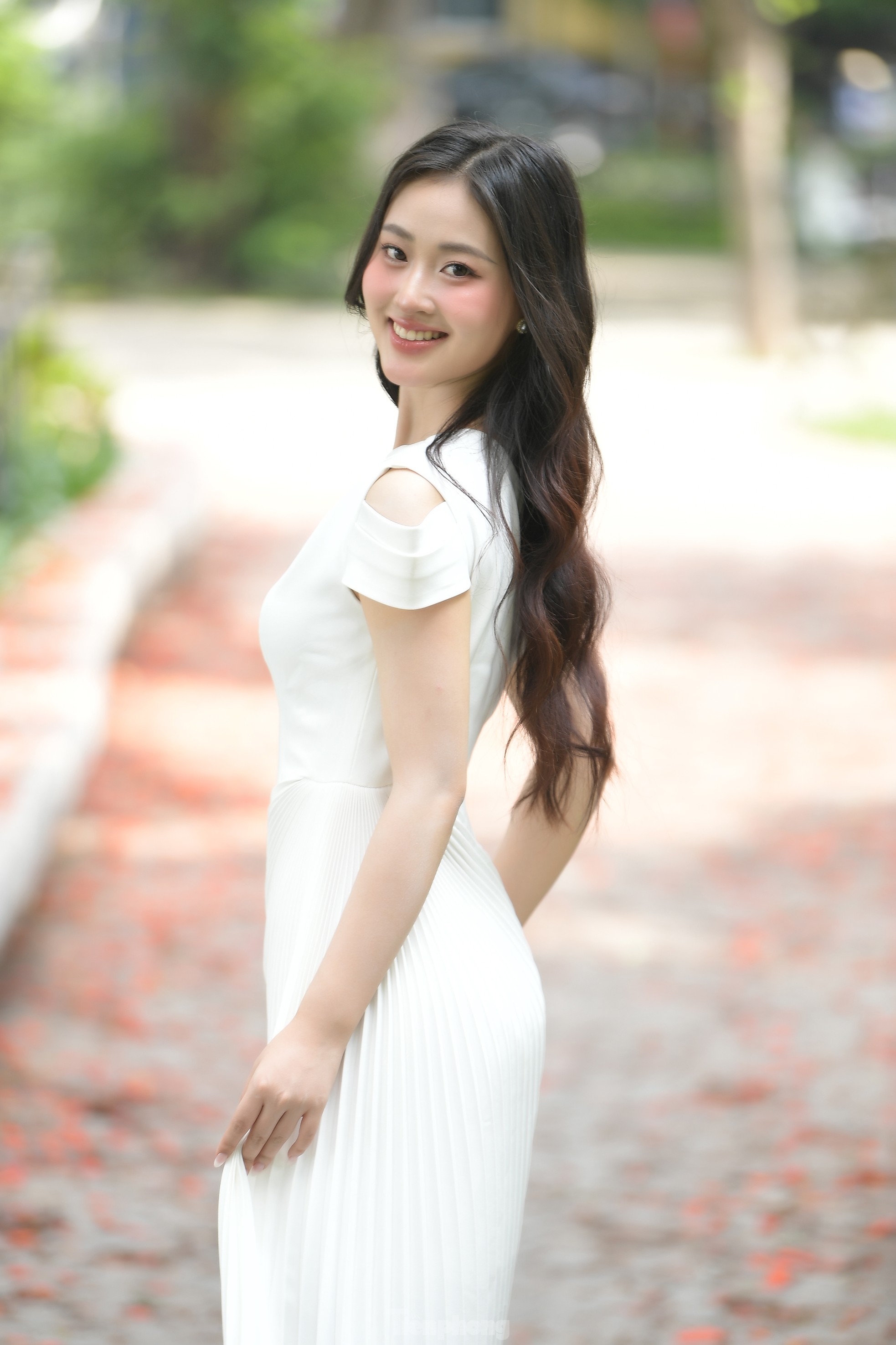 Nữ sinh Đại học Ngoại thương vui vì được khen giống Á hậu Phương Nhi ảnh 4