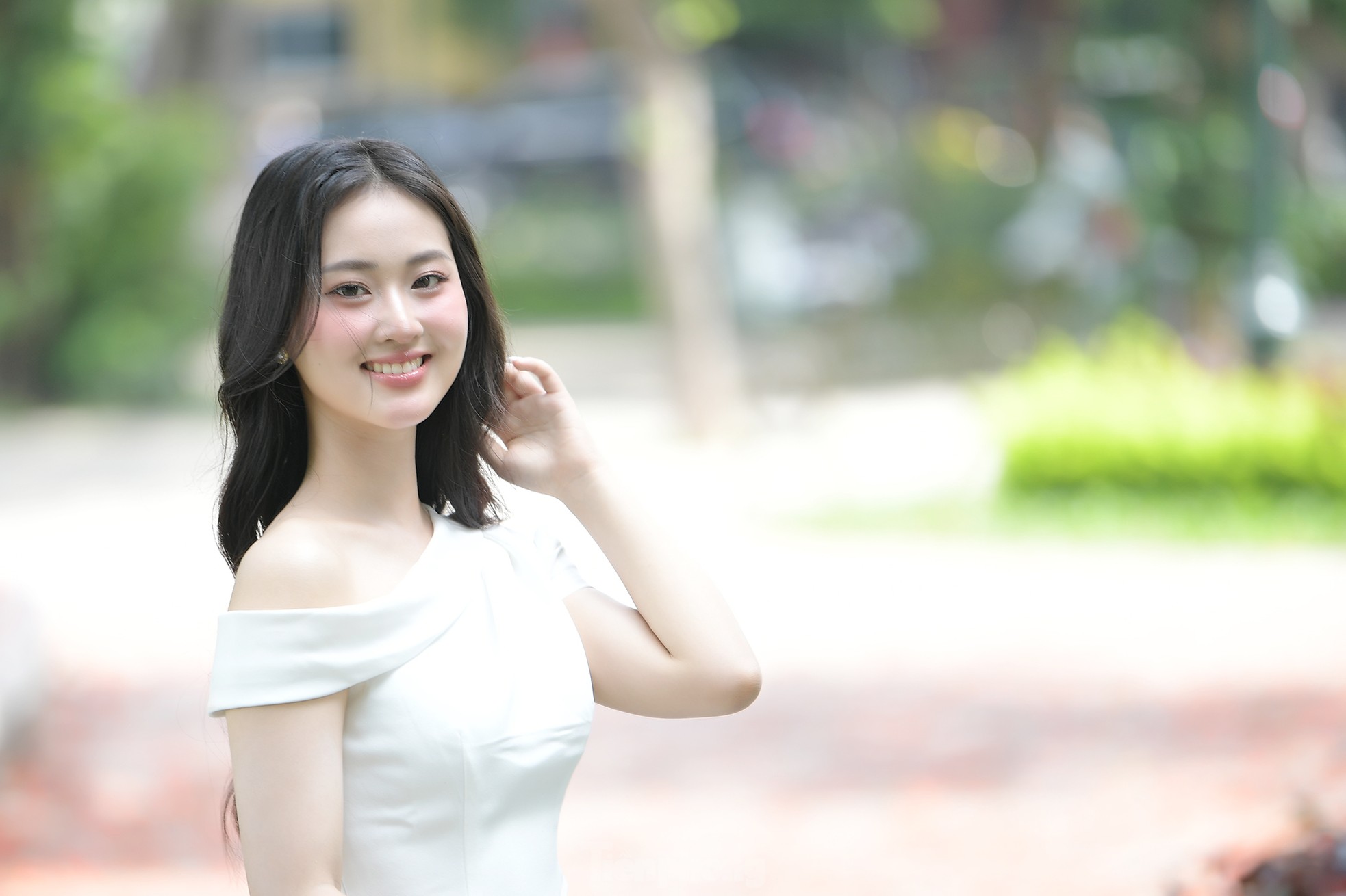 Nữ sinh Đại học Ngoại thương vui vì được khen giống Á hậu Phương Nhi ảnh 7