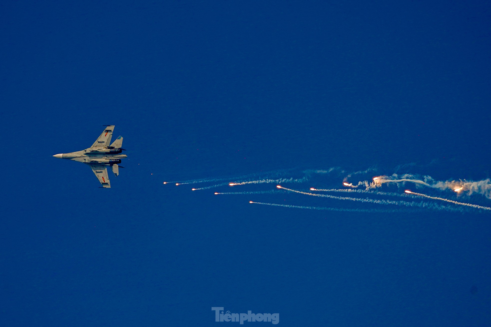 Xem tiêm kích Su-30MK2, Yak-130, trực thăng Mi trình diễn trong đại lễ 30/4 ảnh 19
