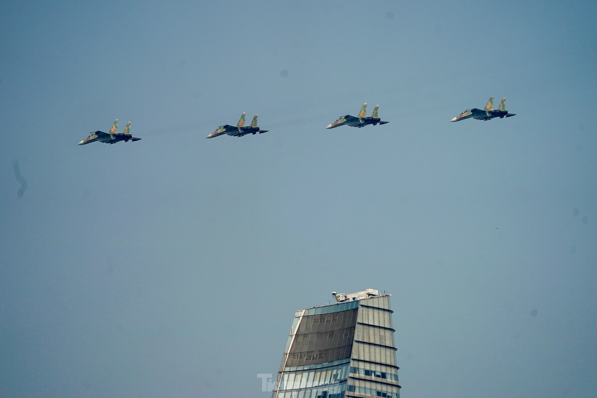 Xem tiêm kích Su-30MK2, Yak-130, trực thăng Mi trình diễn trong đại lễ 30/4 ảnh 11