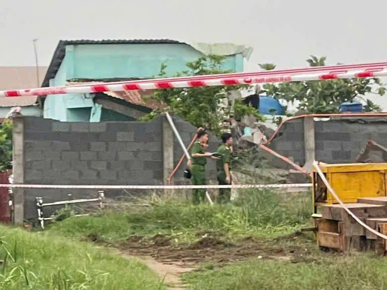 Mưa dông gây sập tường đè hai bà cháu tử vong ảnh 4