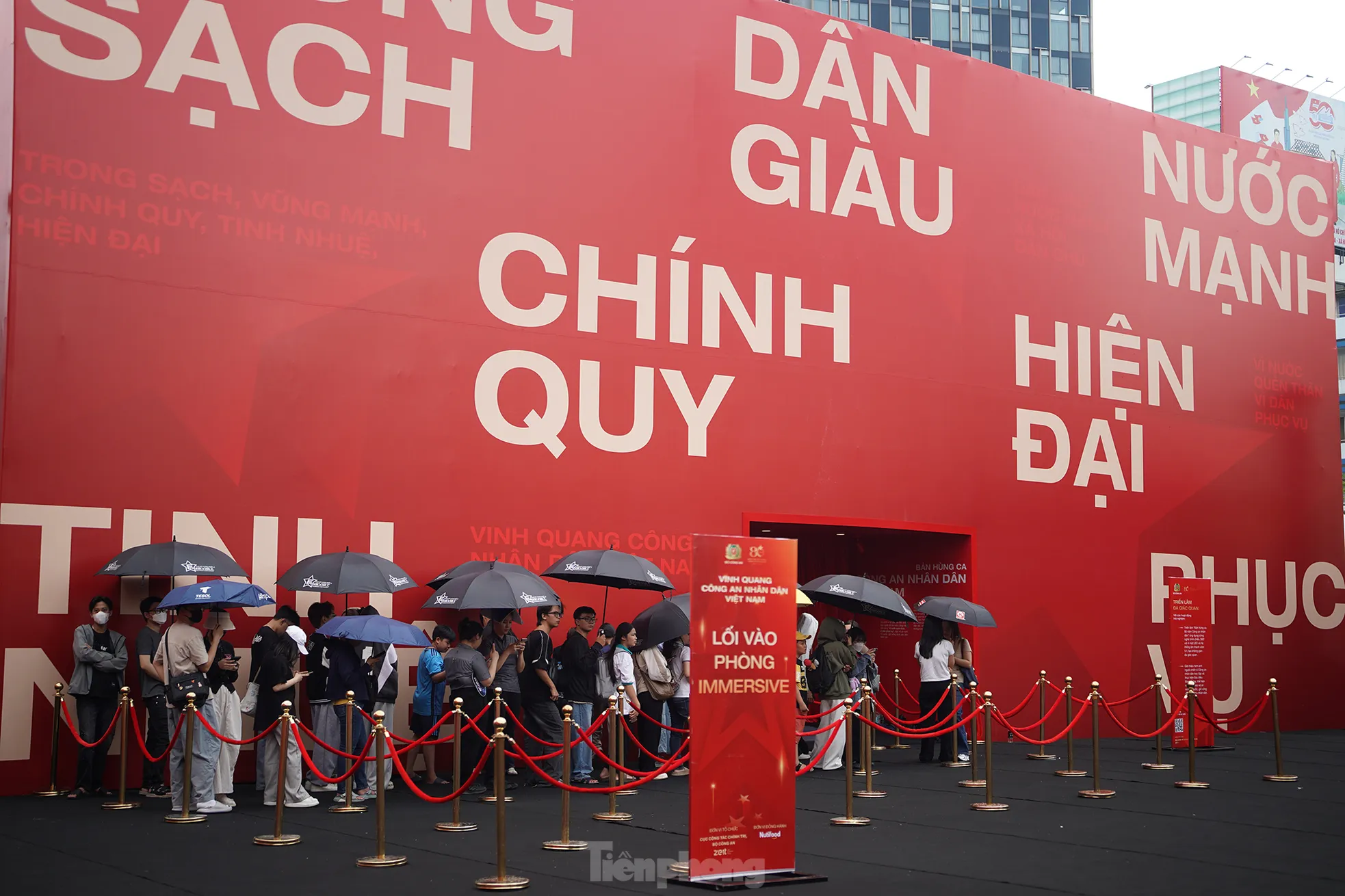 Giới trẻ trải nghiệm triển lãm đa giác quan ‘Bản hùng ca Công an nhân dân Việt Nam’ ảnh 17