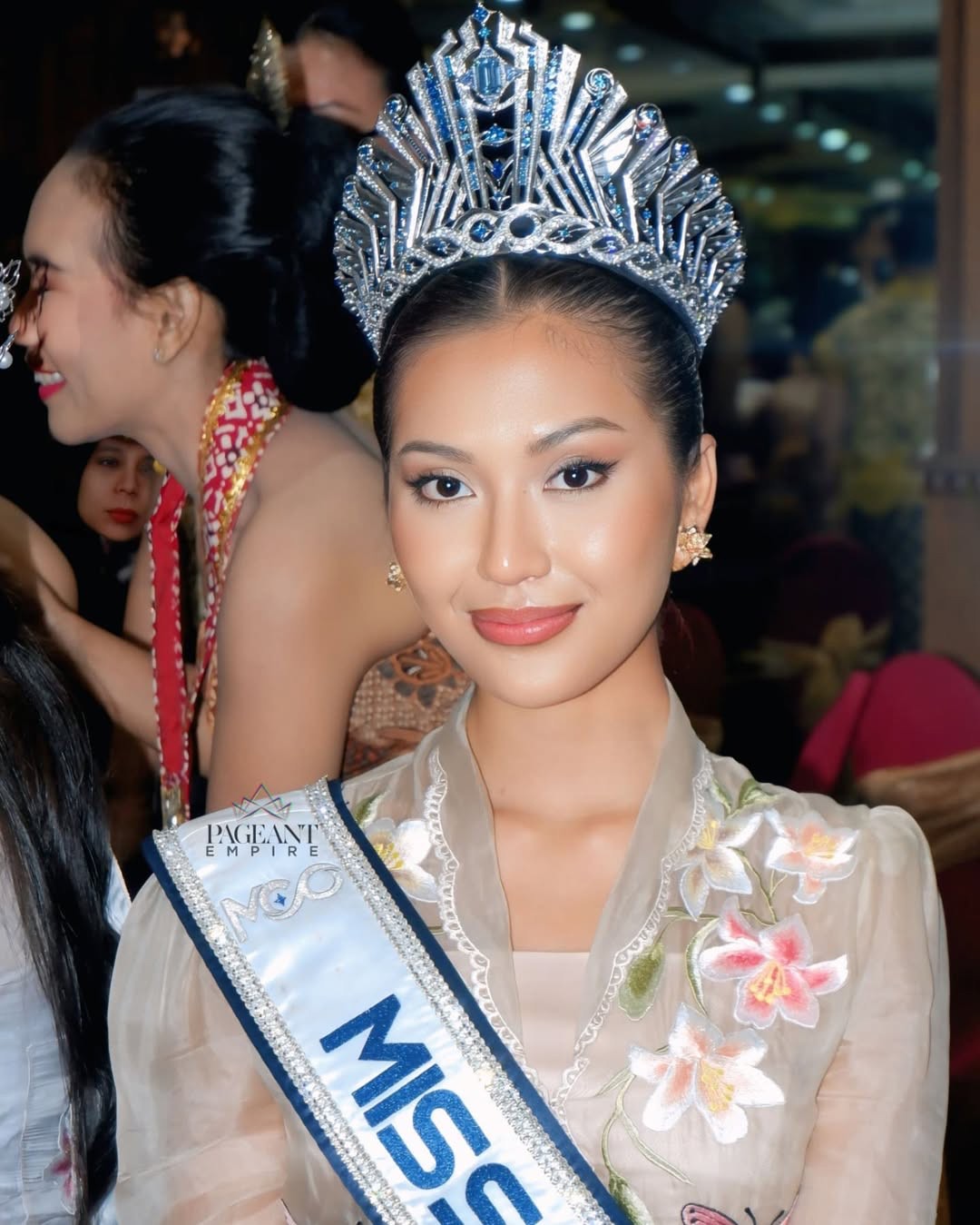 Thanh Thủy trong khung hình với 3 hoa hậu quốc tế ảnh 13