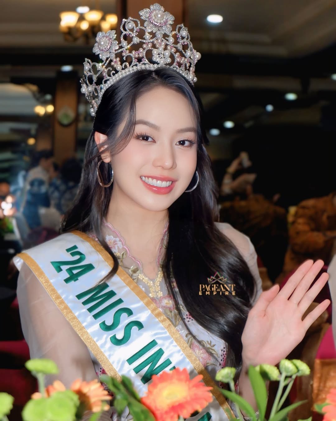 Thanh Thủy trong khung hình với 3 hoa hậu quốc tế ảnh 10