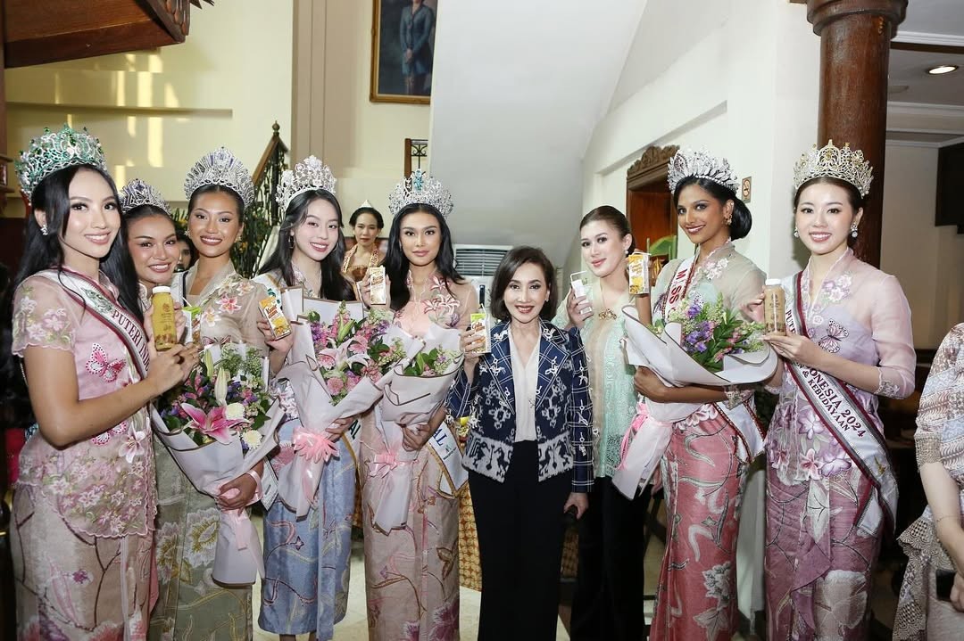 Thanh Thủy trong khung hình với 3 hoa hậu quốc tế ảnh 1