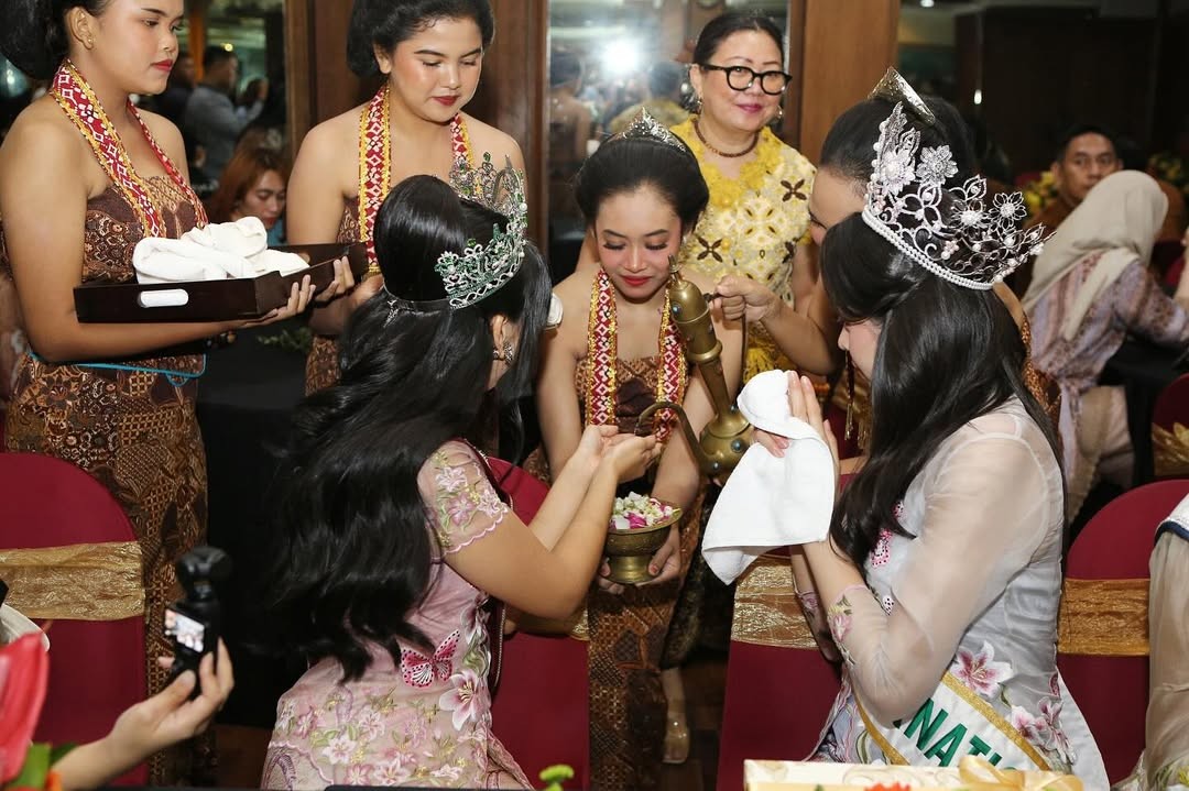 Thanh Thủy trong khung hình với 3 hoa hậu quốc tế ảnh 6