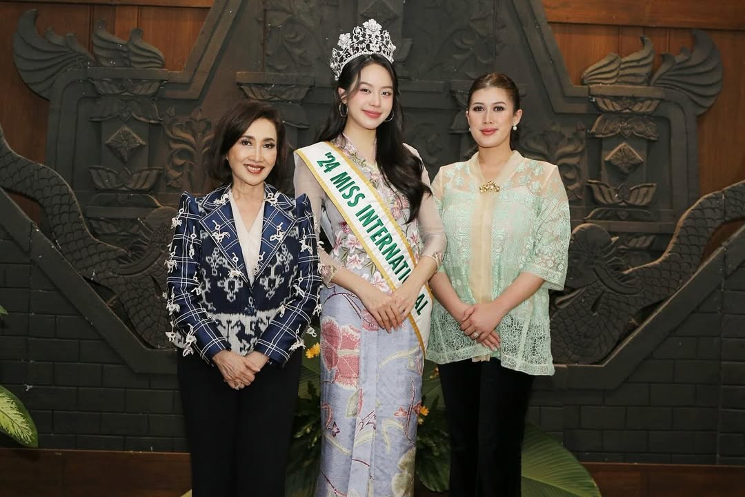 Thanh Thủy trong khung hình với 3 hoa hậu quốc tế ảnh 4