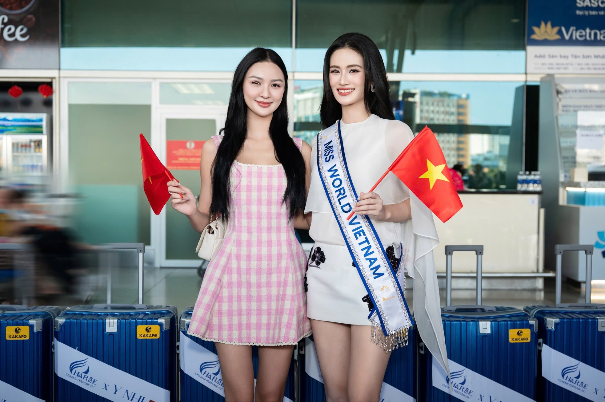 Ý Nhi bật khóc ở sân bay ảnh 14