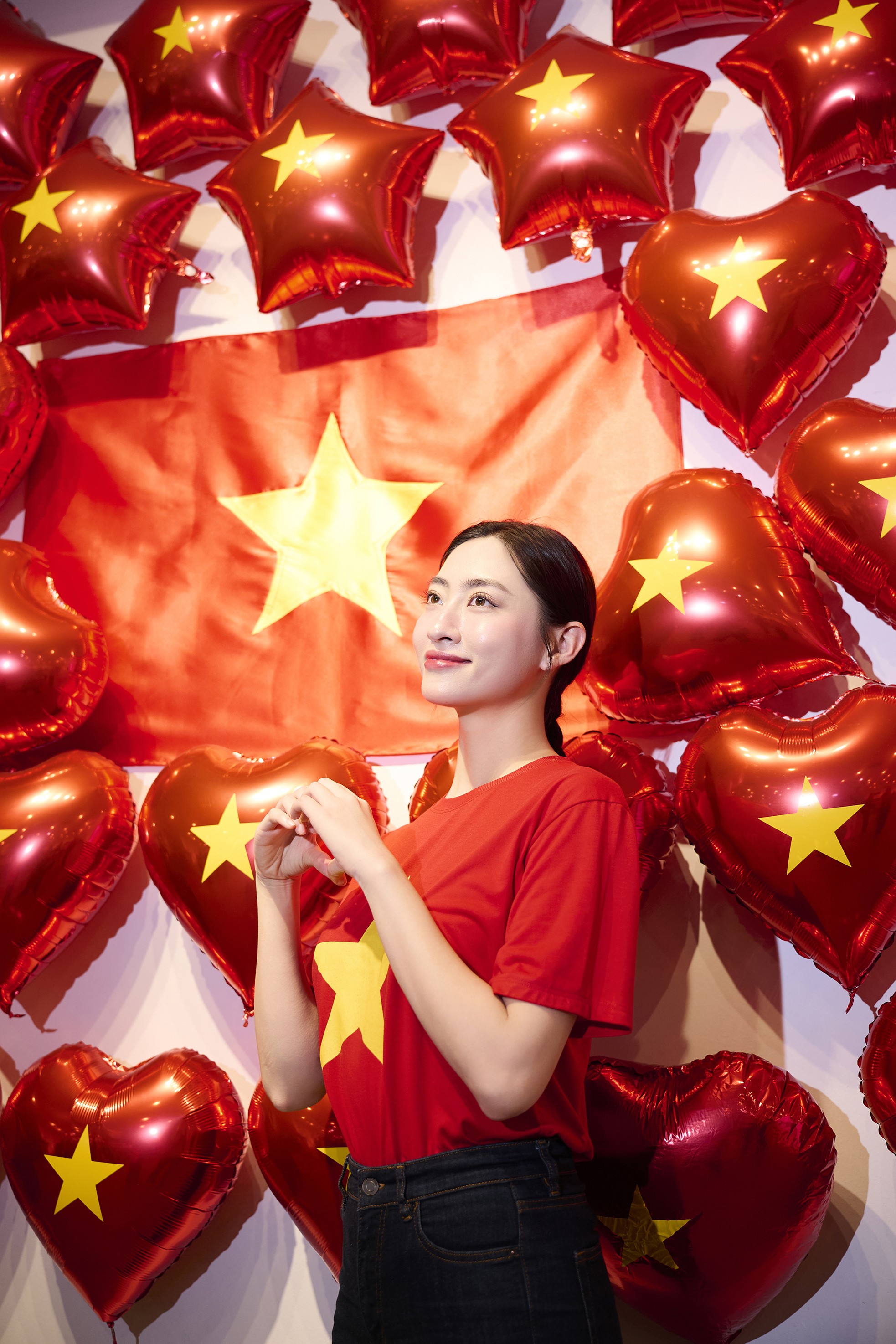 Lương Thùy Linh dự Lễ tưởng niệm các anh hùng liệt sĩ tại Điện Biên ảnh 13