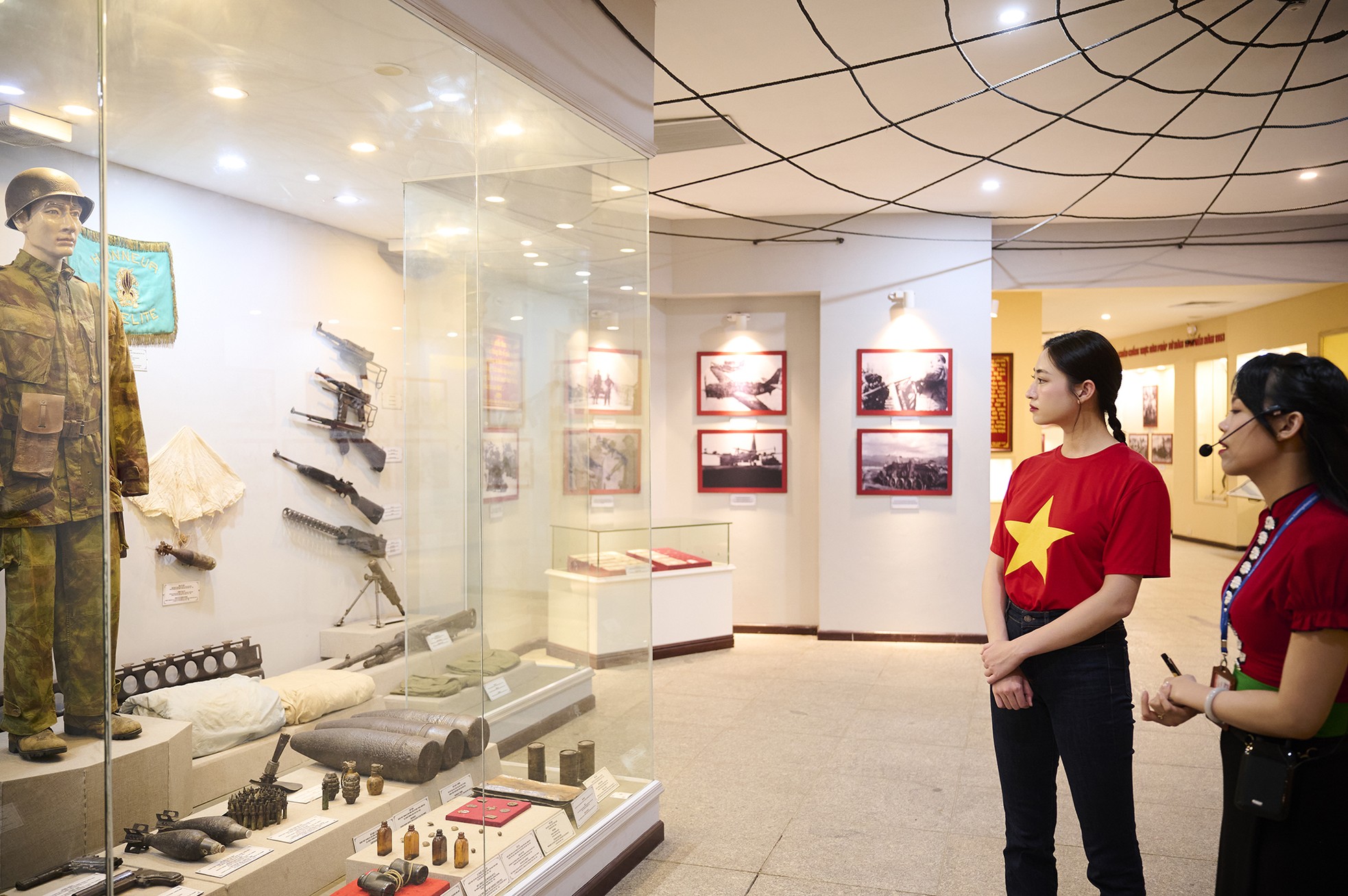Lương Thùy Linh dự Lễ tưởng niệm các anh hùng liệt sĩ tại Điện Biên ảnh 10