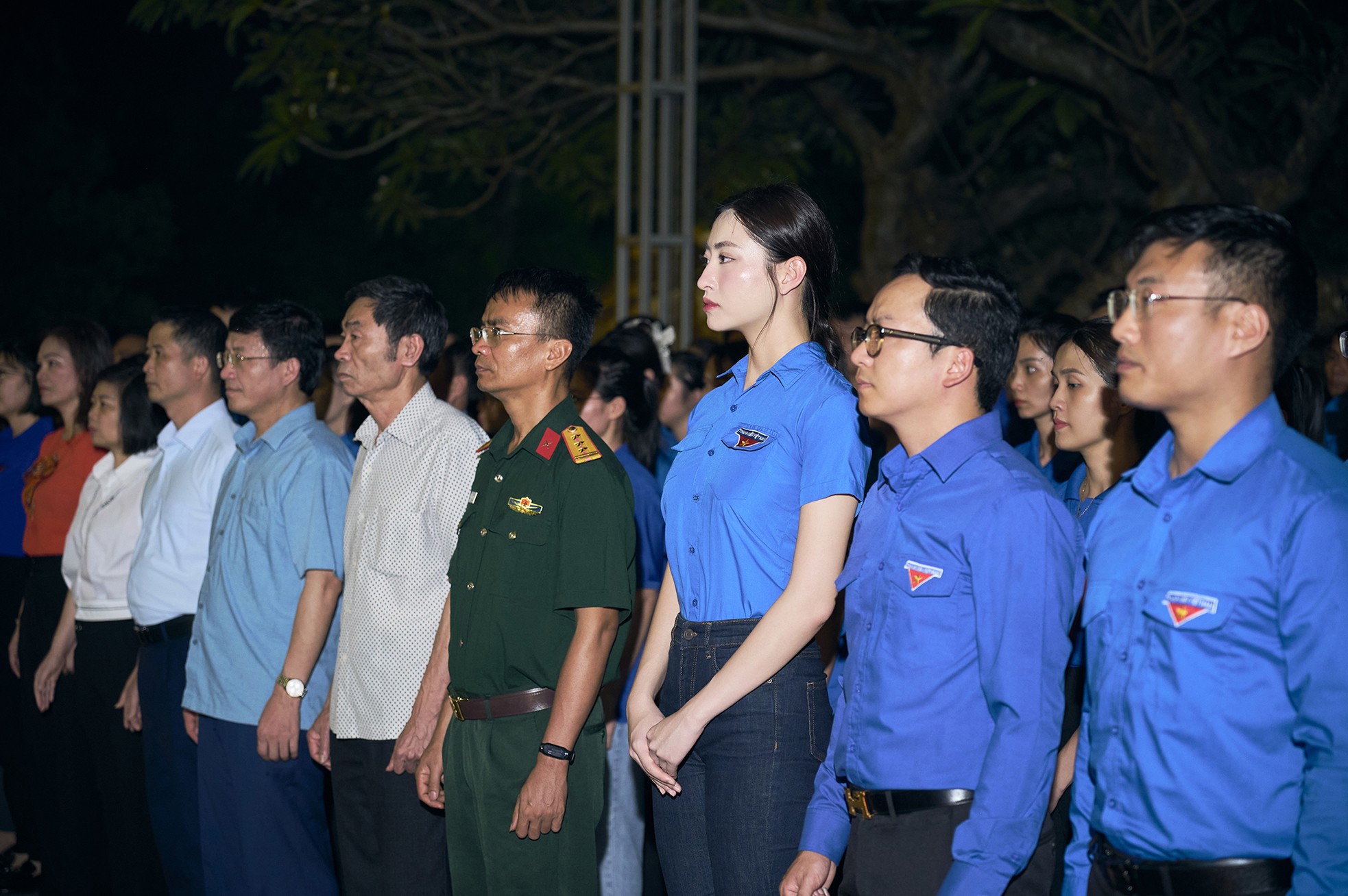 Lương Thùy Linh dự Lễ tưởng niệm các anh hùng liệt sĩ tại Điện Biên ảnh 4