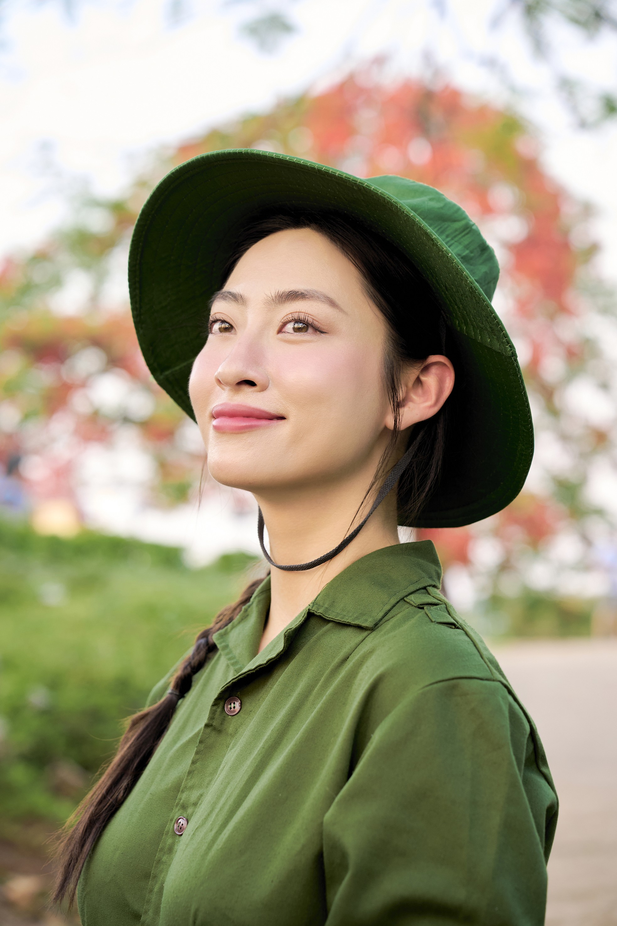 Lương Thùy Linh dự Lễ tưởng niệm các anh hùng liệt sĩ tại Điện Biên ảnh 16