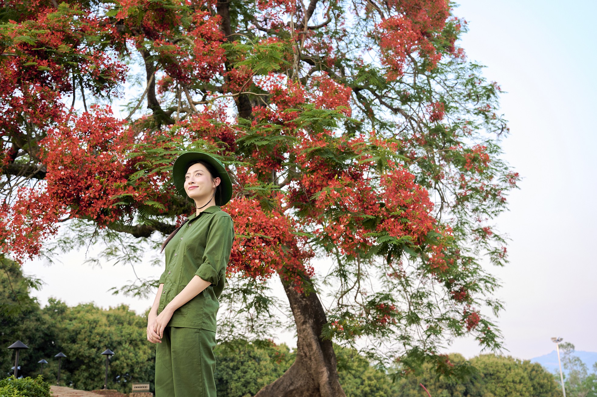 Lương Thùy Linh dự Lễ tưởng niệm các anh hùng liệt sĩ tại Điện Biên ảnh 15