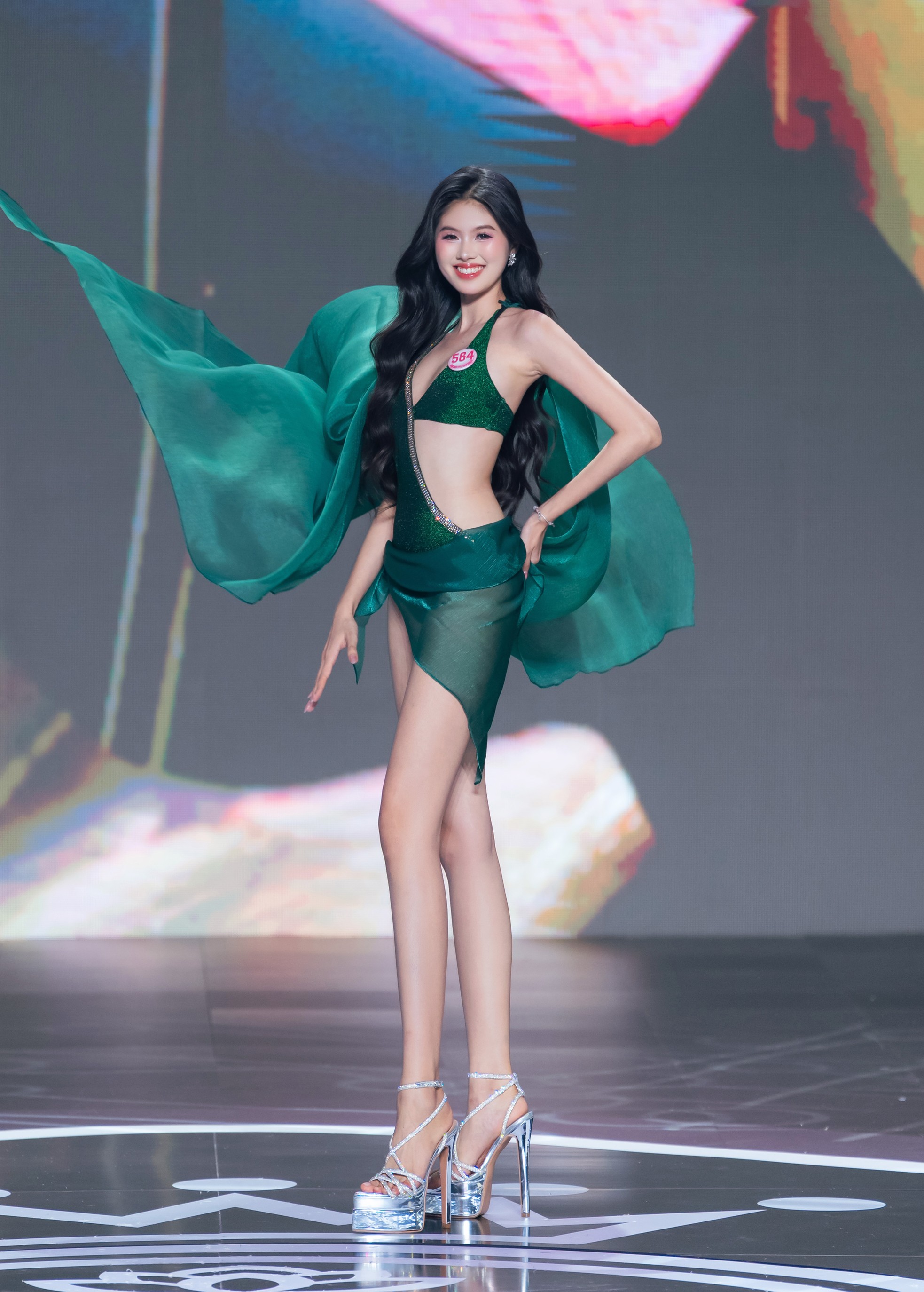 25 thí sinh Hoa hậu Việt Nam khoe hình thể ảnh 19