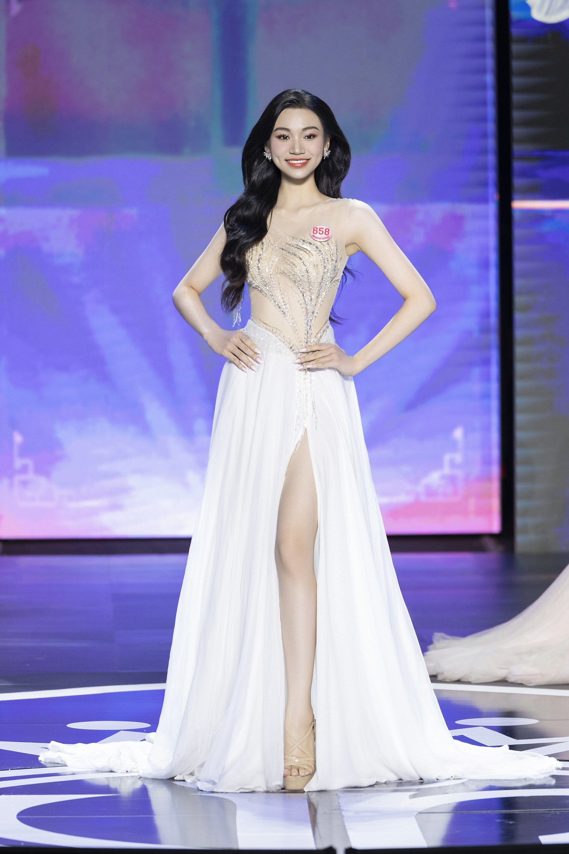25 thí sinh Hoa hậu Việt Nam khoe hình thể ảnh 2