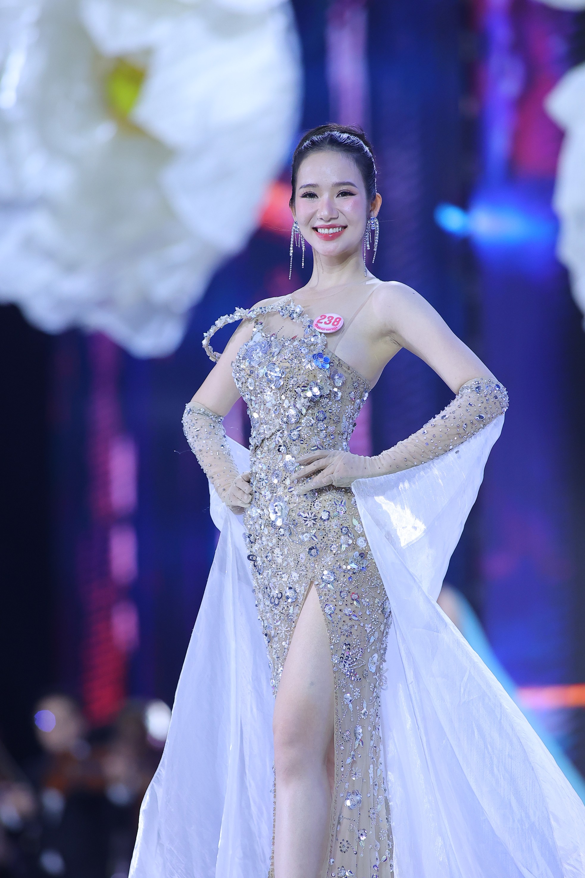 Thí sinh có vòng eo nhỏ nhất Hoa hậu Việt Nam ảnh 12