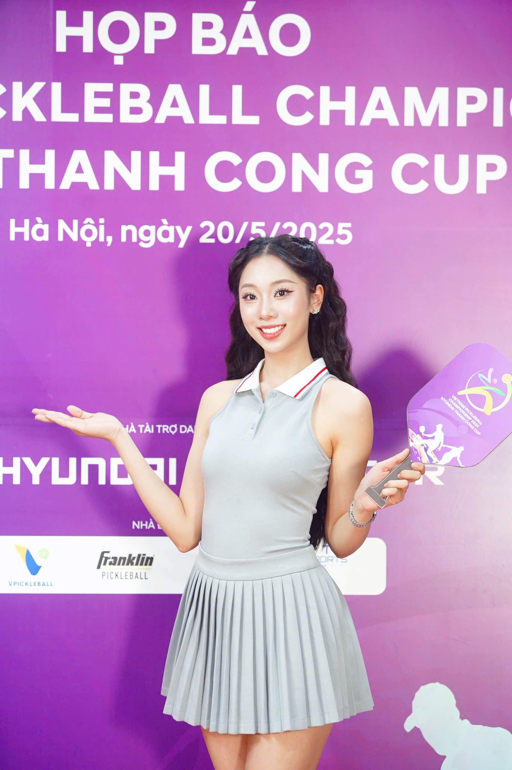 Thí sinh Hoa hậu Việt Nam khoe dáng tại họp báo Giải Pickleball Việt Nam ảnh 18