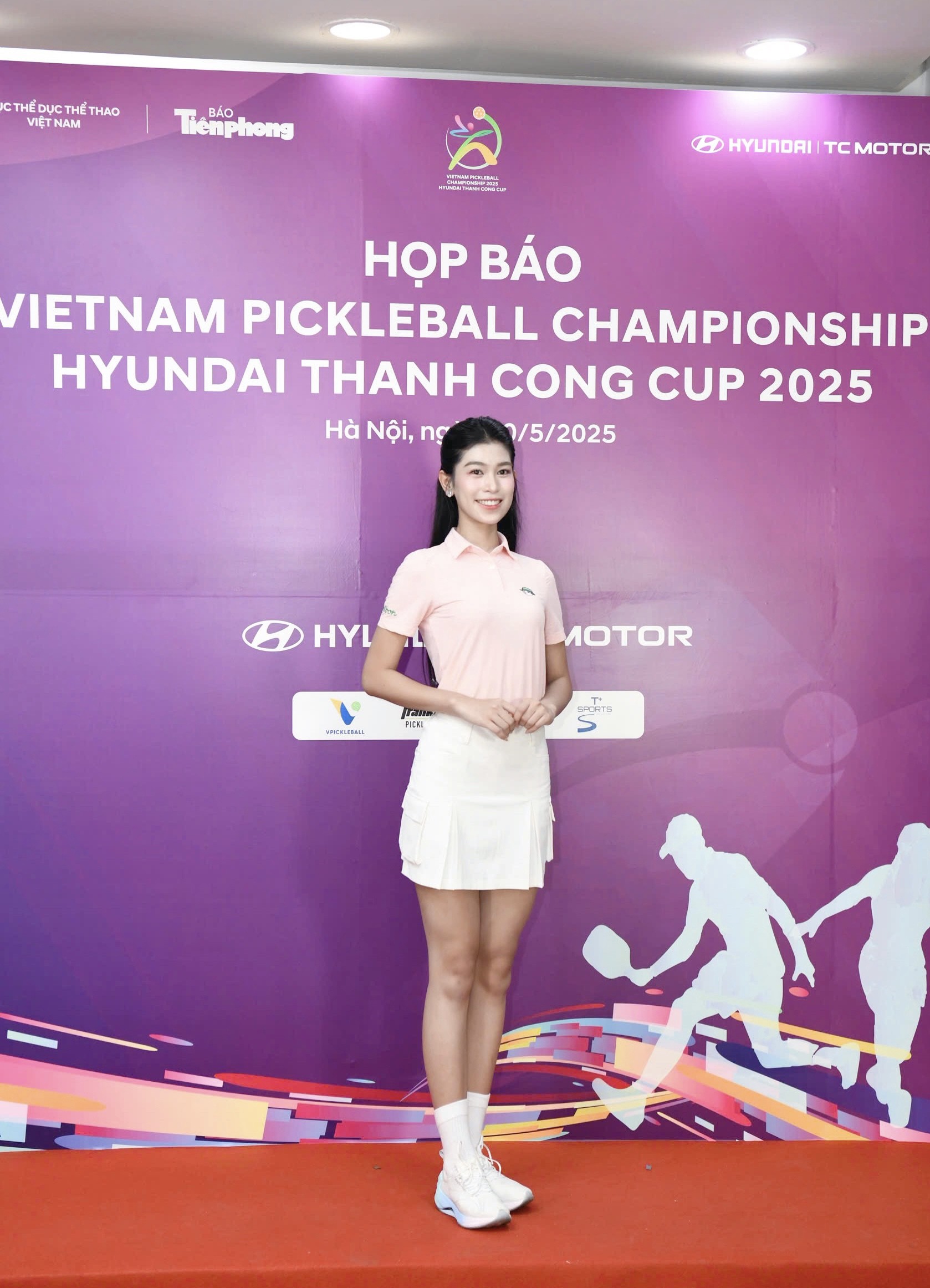 Thí sinh Hoa hậu Việt Nam khoe dáng tại họp báo Giải Pickleball Việt Nam ảnh 5