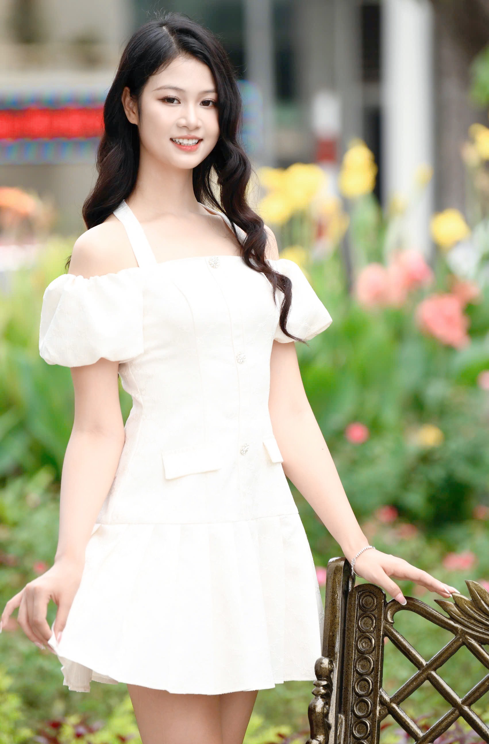 Thí sinh Hồ Ngọc Phương Linh ở Hoa hậu Việt Nam: 'Tôi chọn là nốt trầm xao xuyến' ảnh 11