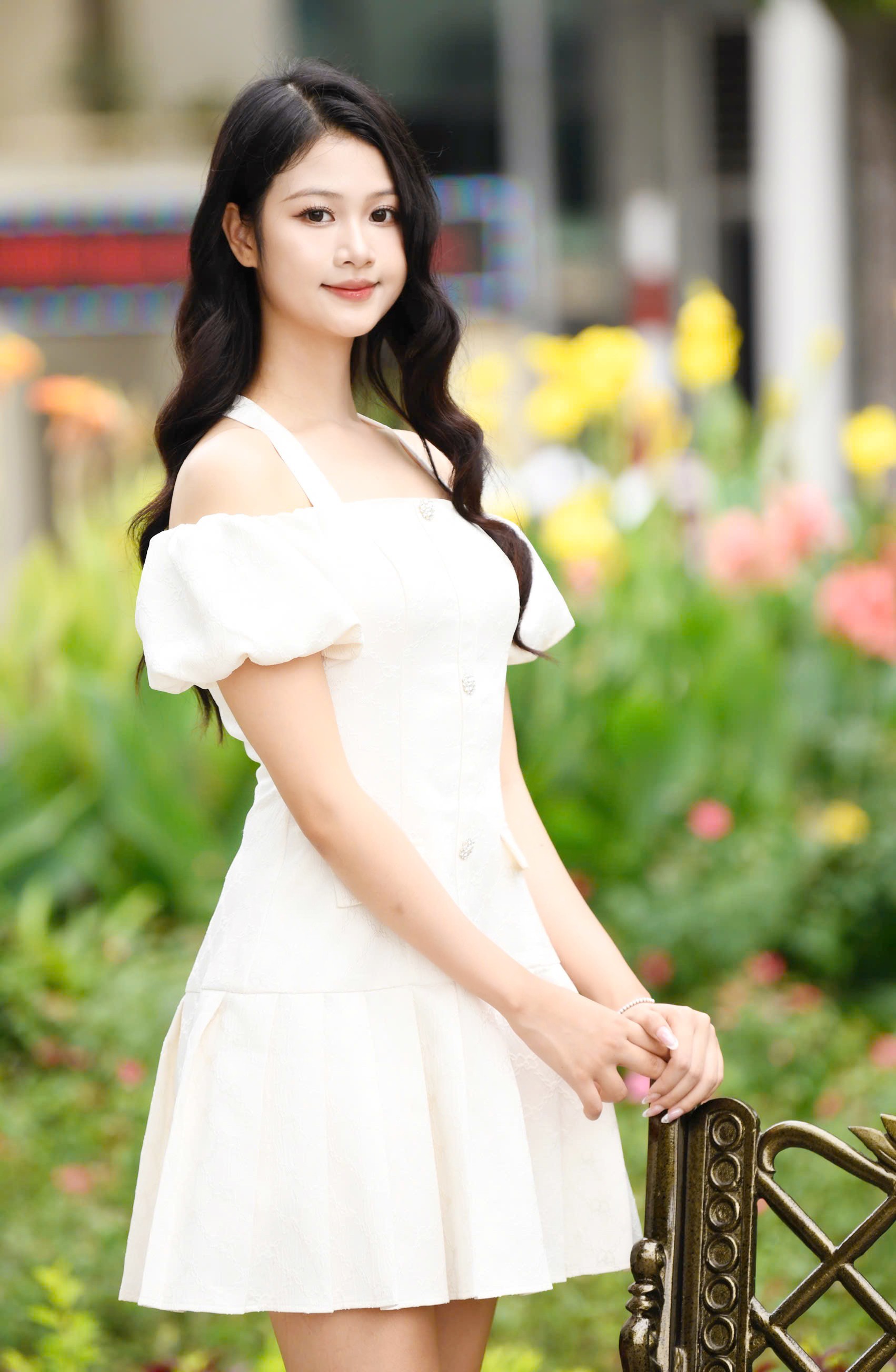 Thí sinh Hồ Ngọc Phương Linh ở Hoa hậu Việt Nam: 'Tôi chọn là nốt trầm xao xuyến' ảnh 12