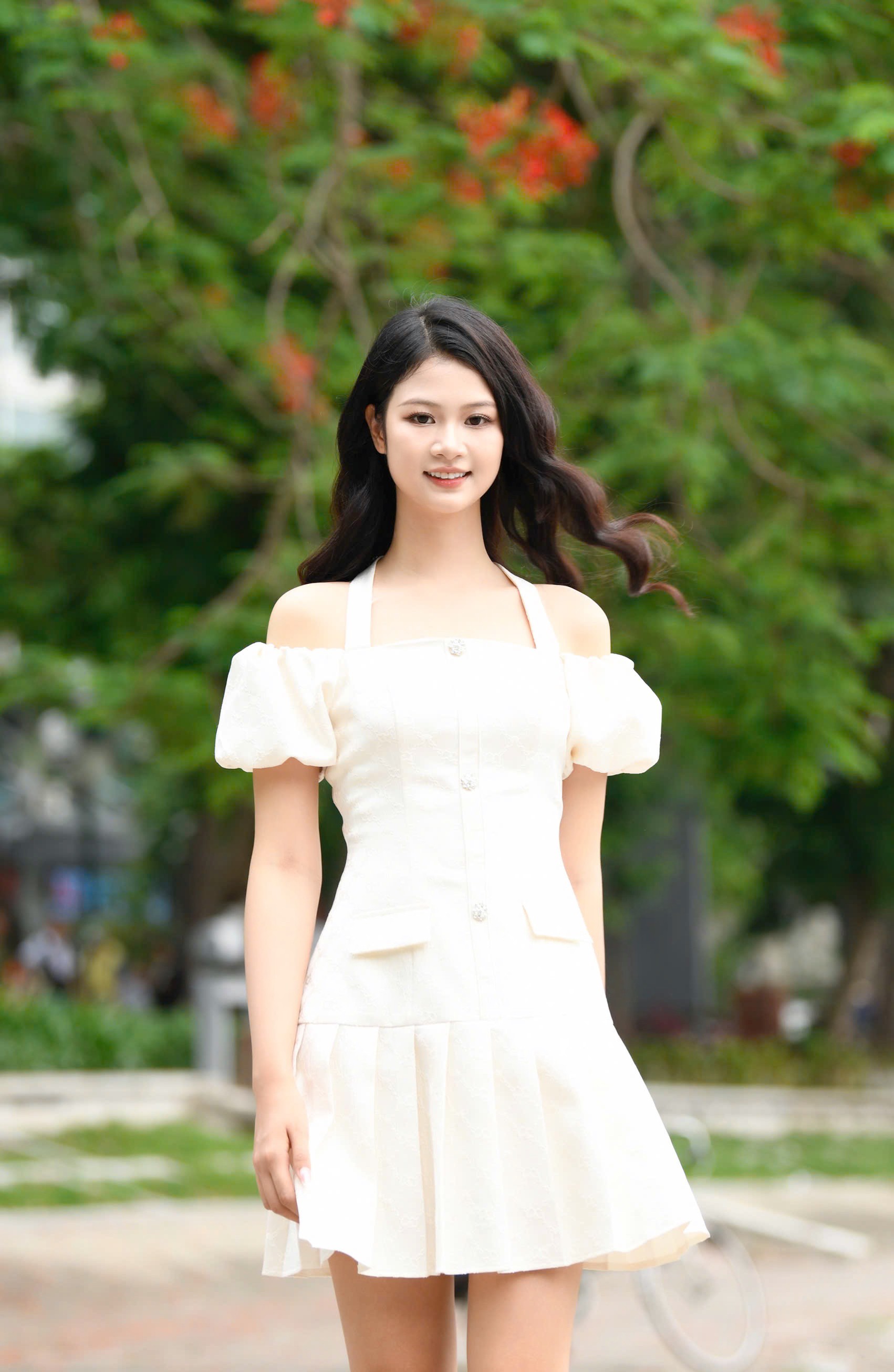 Thí sinh Hồ Ngọc Phương Linh ở Hoa hậu Việt Nam: 'Tôi chọn là nốt trầm xao xuyến' ảnh 6