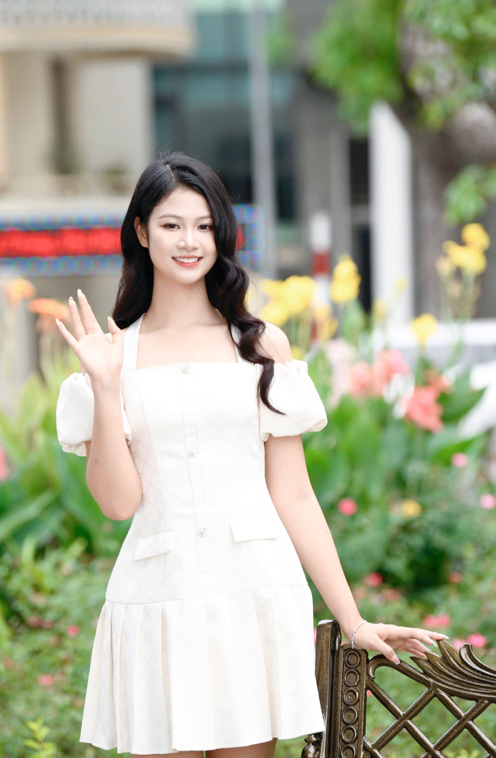 Thí sinh Hồ Ngọc Phương Linh ở Hoa hậu Việt Nam: 'Tôi chọn là nốt trầm xao xuyến' ảnh 9