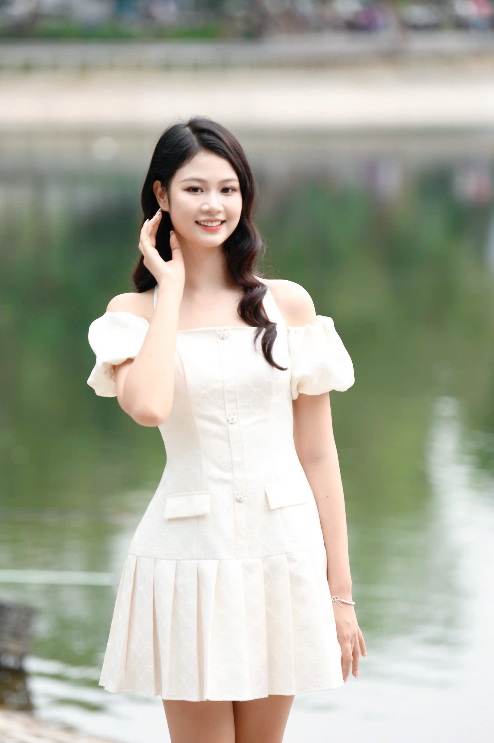 Thí sinh Hồ Ngọc Phương Linh ở Hoa hậu Việt Nam: 'Tôi chọn là nốt trầm xao xuyến' ảnh 15