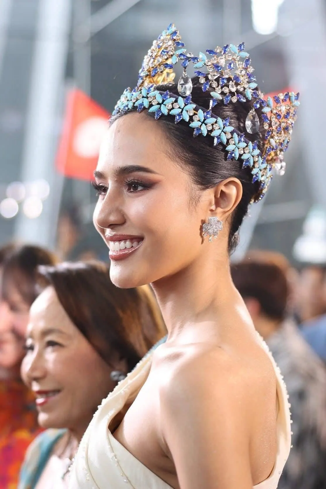 Hàng nghìn người dân Thái Lan đón Hoa hậu Thế giới 2025 về nước ảnh 11