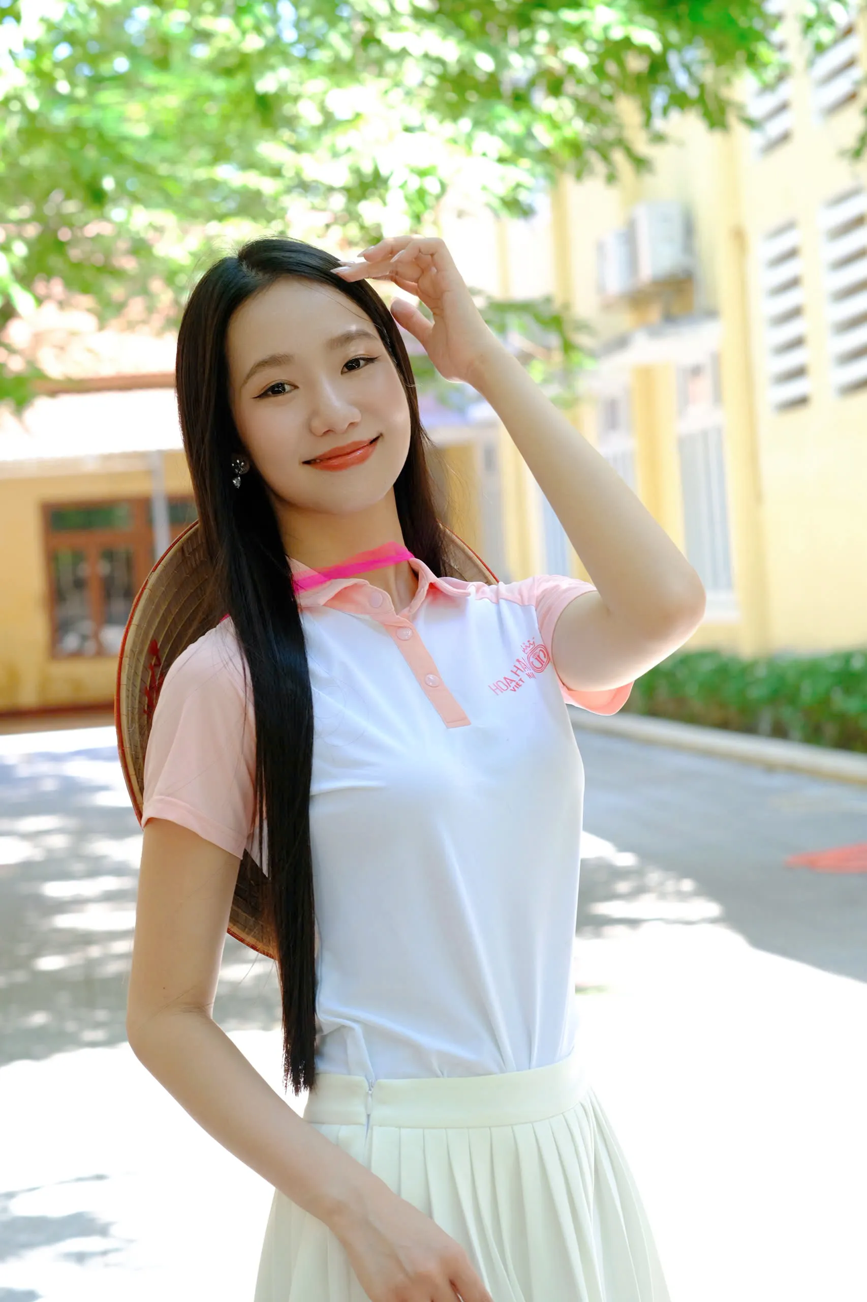 Thí sinh Hoa hậu Việt Nam rạng rỡ ngày trở lại Huế ảnh 14