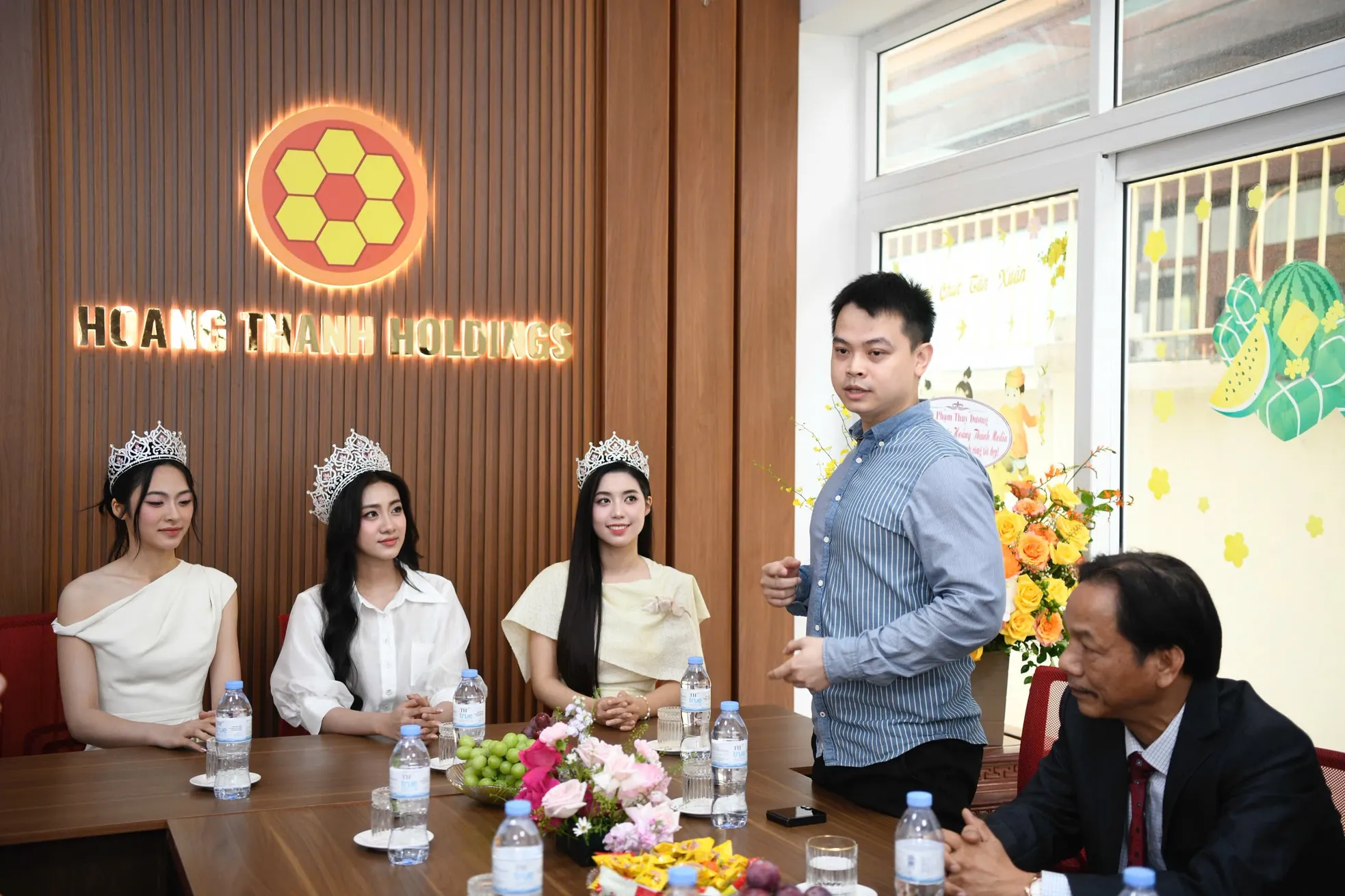Hoa hậu Hà Trúc Linh và hai á hậu háo hức với nhiệm kỳ Rạng rỡ Việt Nam ảnh 13