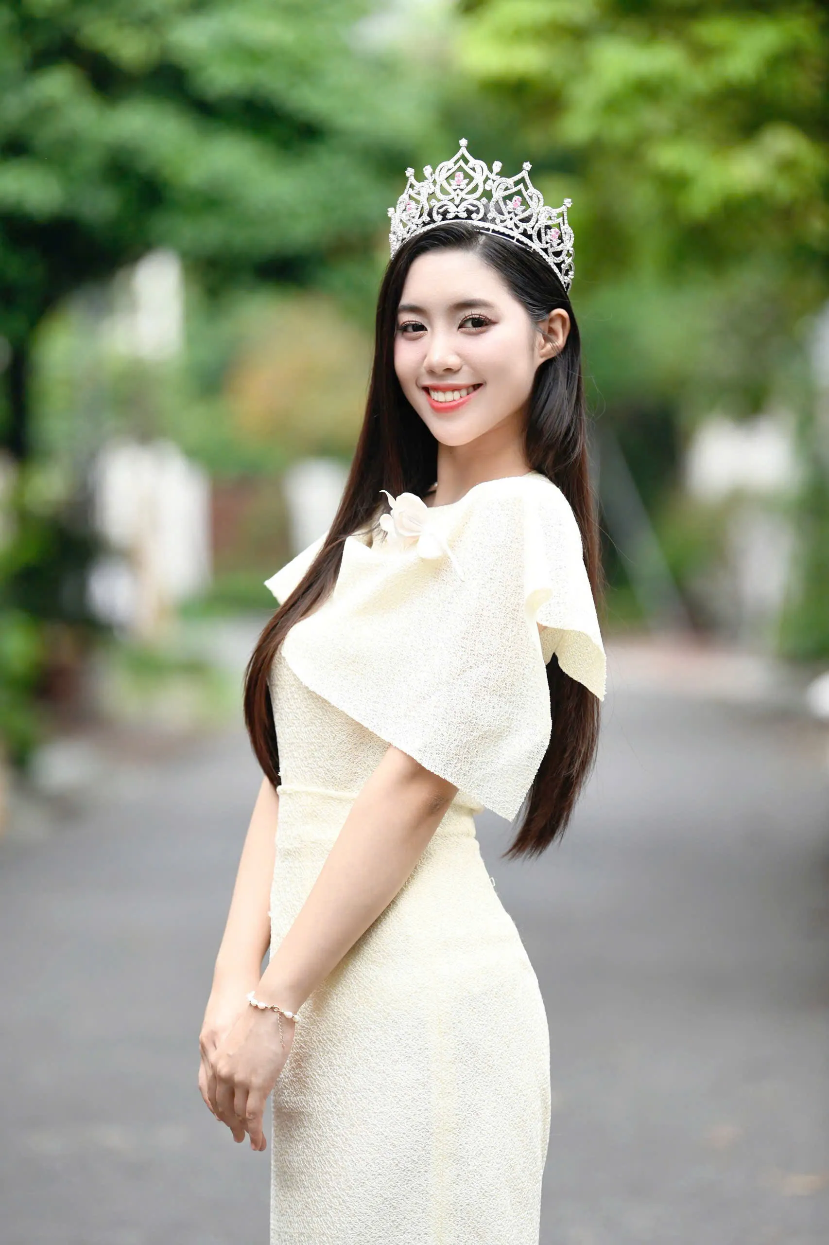 Chuyện chưa kể về phần thi ứng xử của Á hậu Châu Anh khiến khán giả Huế vỗ tay rần rần ảnh 2
