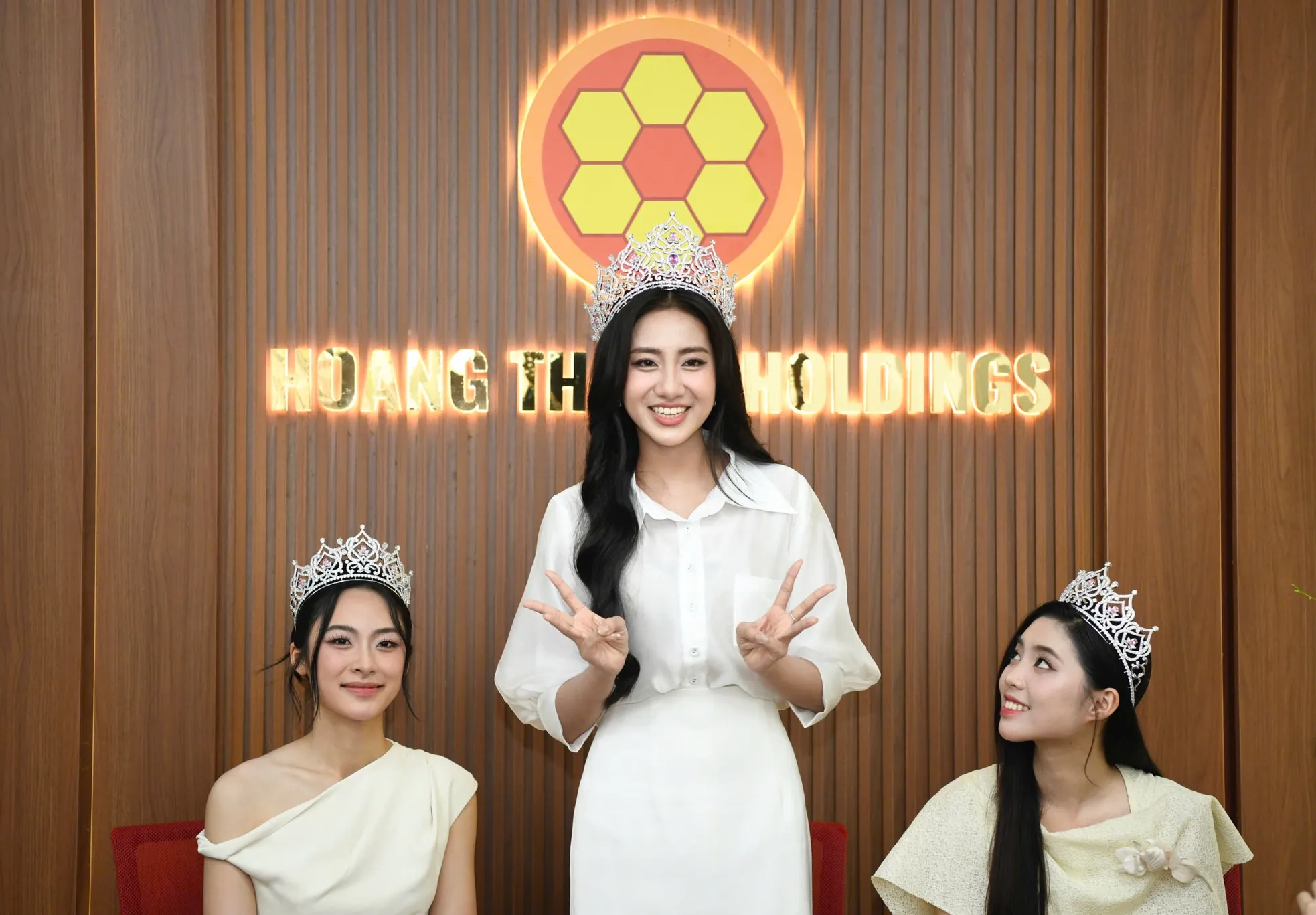 Hoa hậu Hà Trúc Linh và hai á hậu háo hức với nhiệm kỳ Rạng rỡ Việt Nam ảnh 10