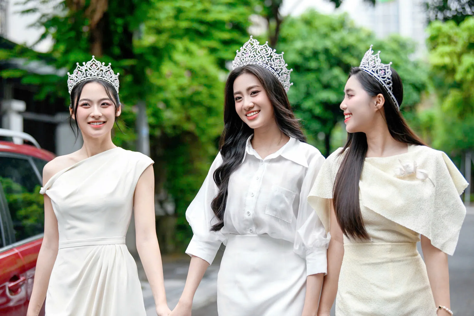 Cận nhan sắc Hoa hậu Hà Trúc Linh, Á hậu Châu Anh, Vân Nhi sau 3 ngày đăng quang ảnh 2