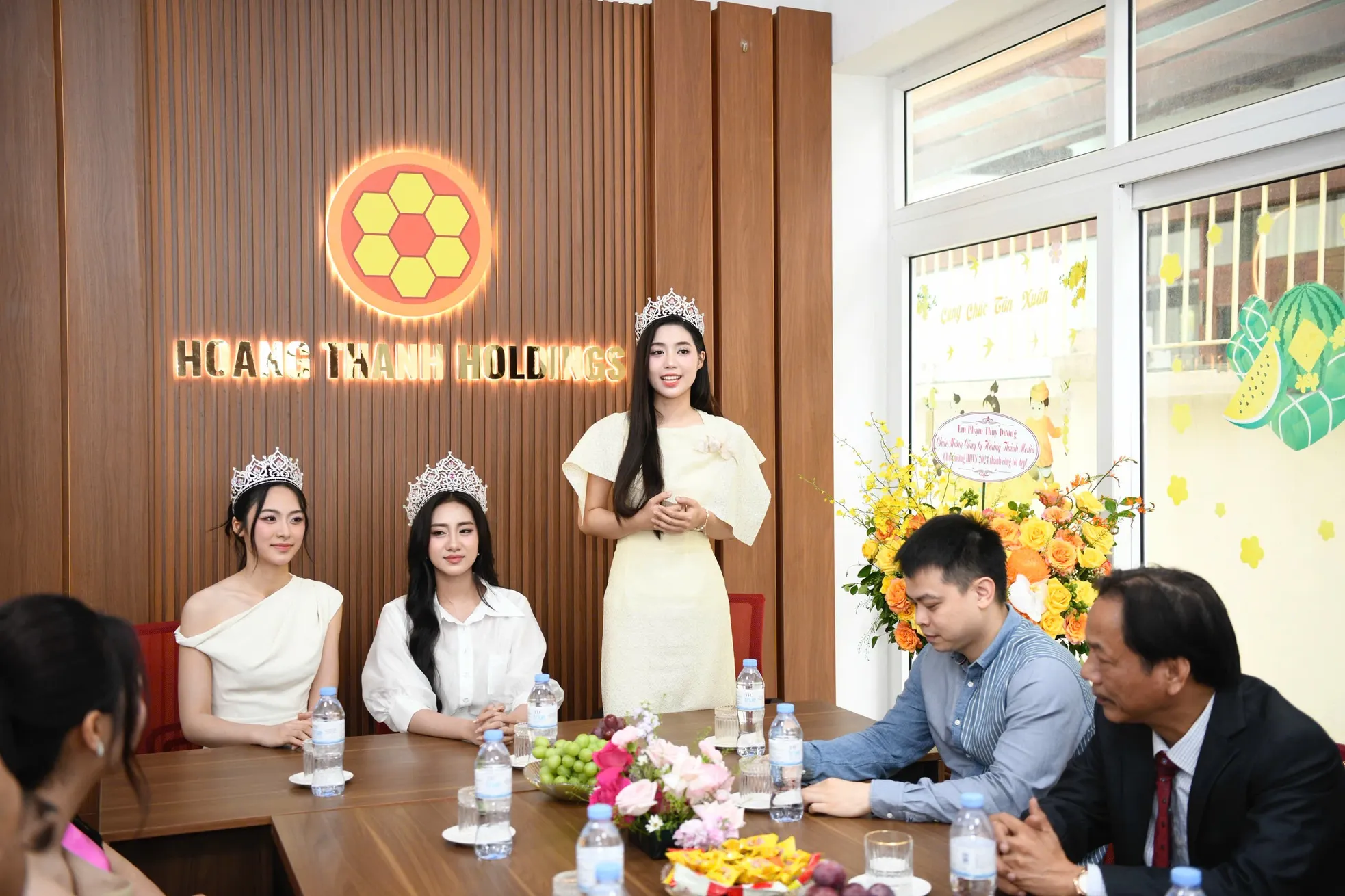 Hoa hậu Hà Trúc Linh và hai á hậu háo hức với nhiệm kỳ Rạng rỡ Việt Nam ảnh 17