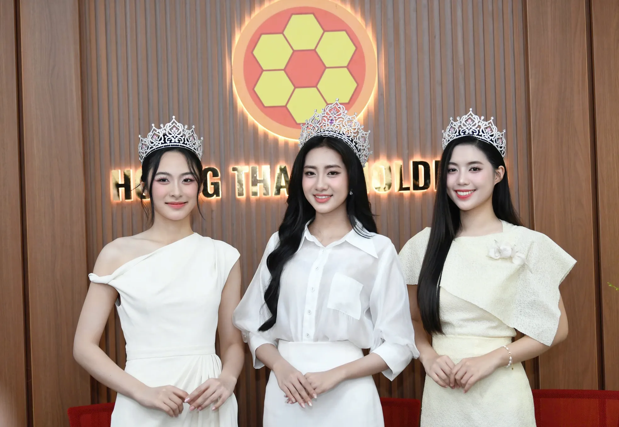 Hoa hậu Hà Trúc Linh và hai á hậu háo hức với nhiệm kỳ Rạng rỡ Việt Nam ảnh 8