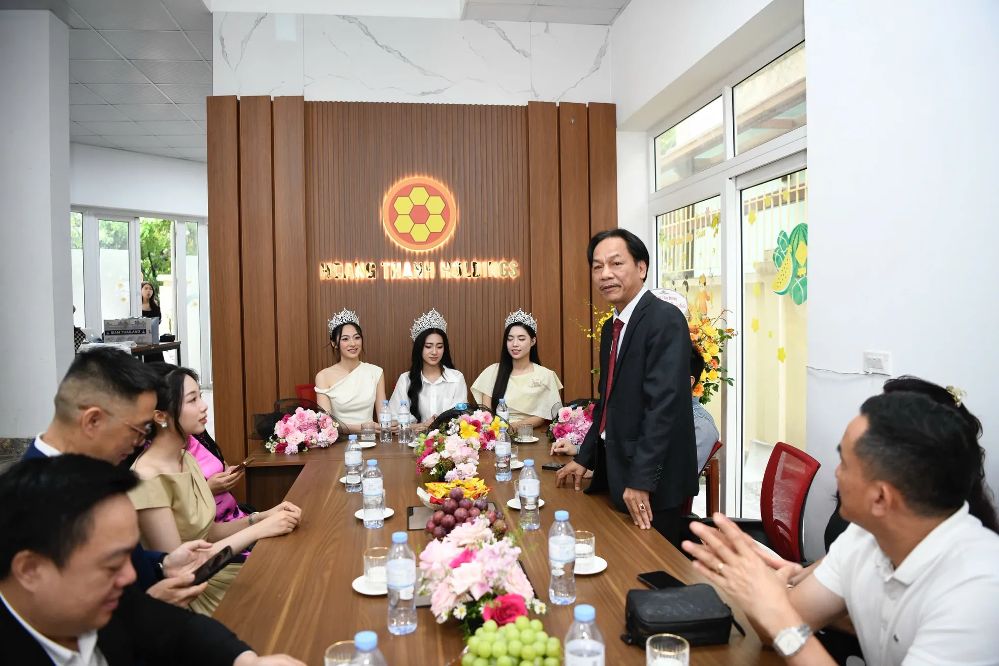 Hoa hậu Hà Trúc Linh và hai á hậu háo hức với nhiệm kỳ Rạng rỡ Việt Nam ảnh 12