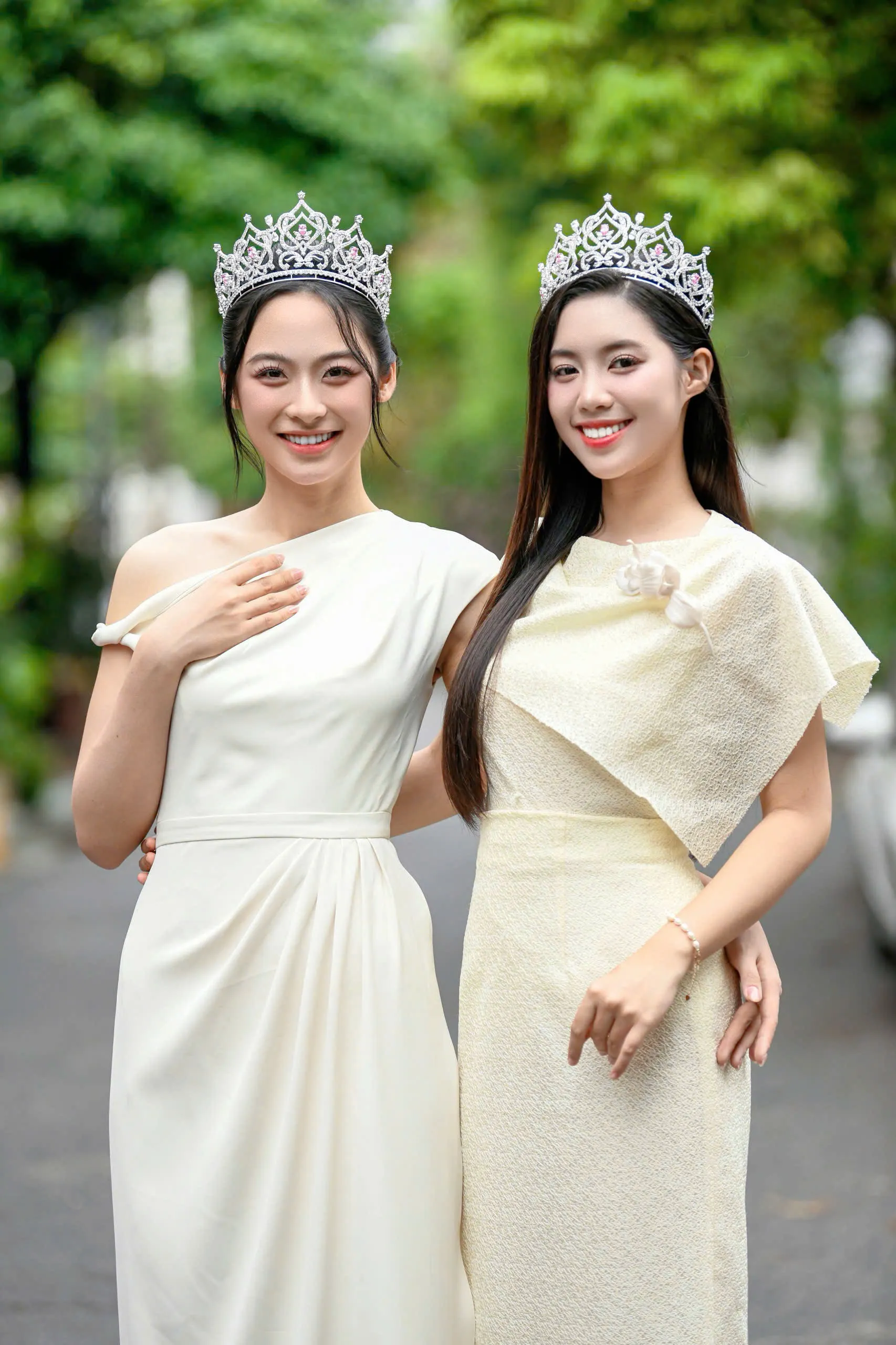 Cận nhan sắc Hoa hậu Hà Trúc Linh, Á hậu Châu Anh, Vân Nhi sau 3 ngày đăng quang ảnh 19