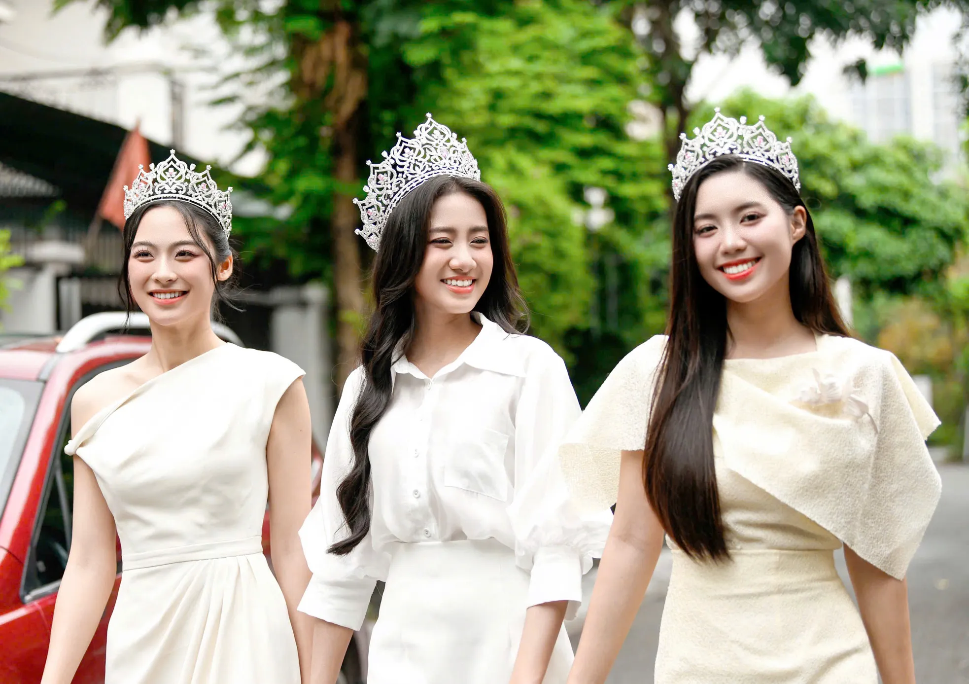 Cận nhan sắc Hoa hậu Hà Trúc Linh, Á hậu Châu Anh, Vân Nhi sau 3 ngày đăng quang ảnh 1
