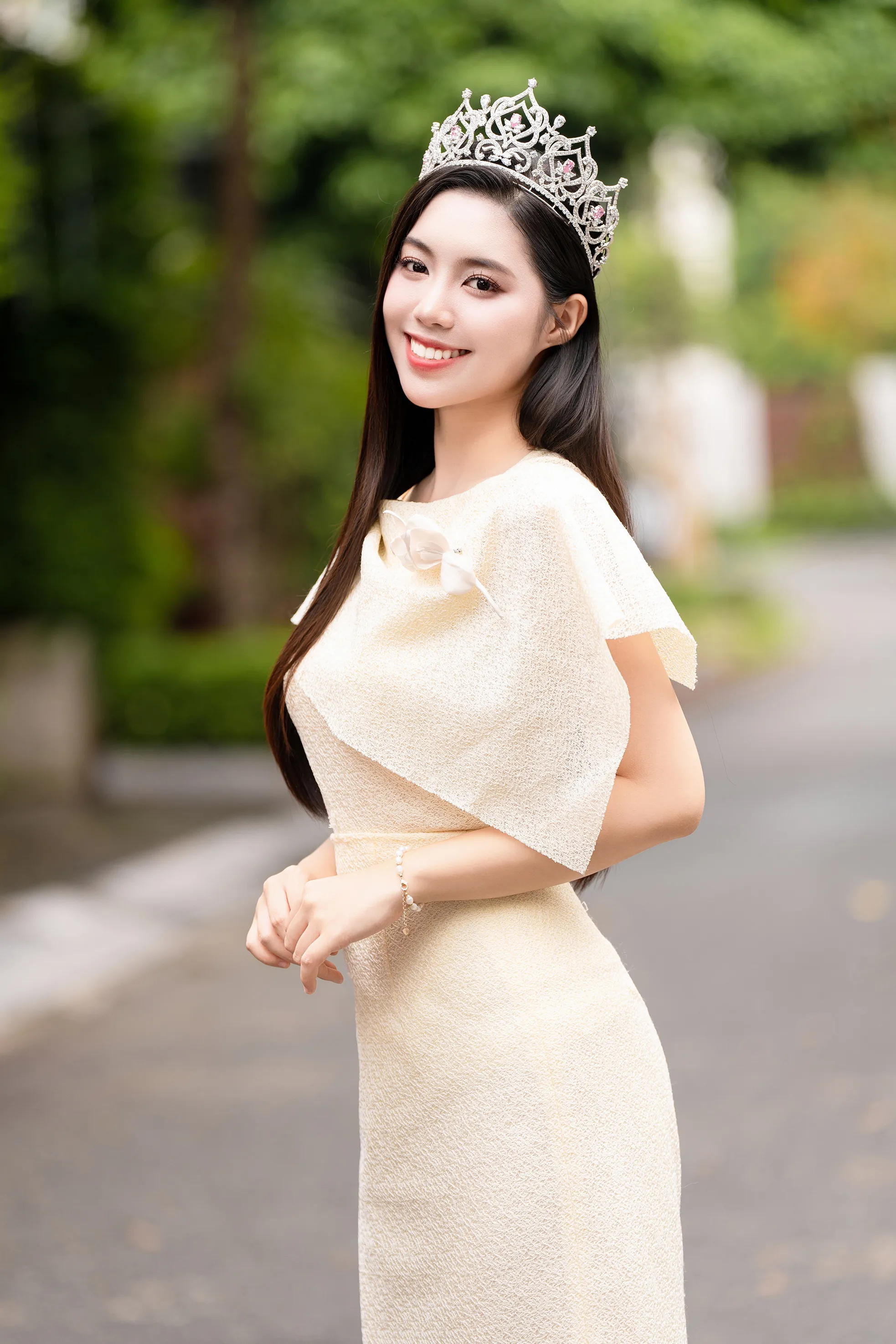 Chuyện chưa kể về phần thi ứng xử của Á hậu Châu Anh khiến khán giả Huế vỗ tay rần rần ảnh 1