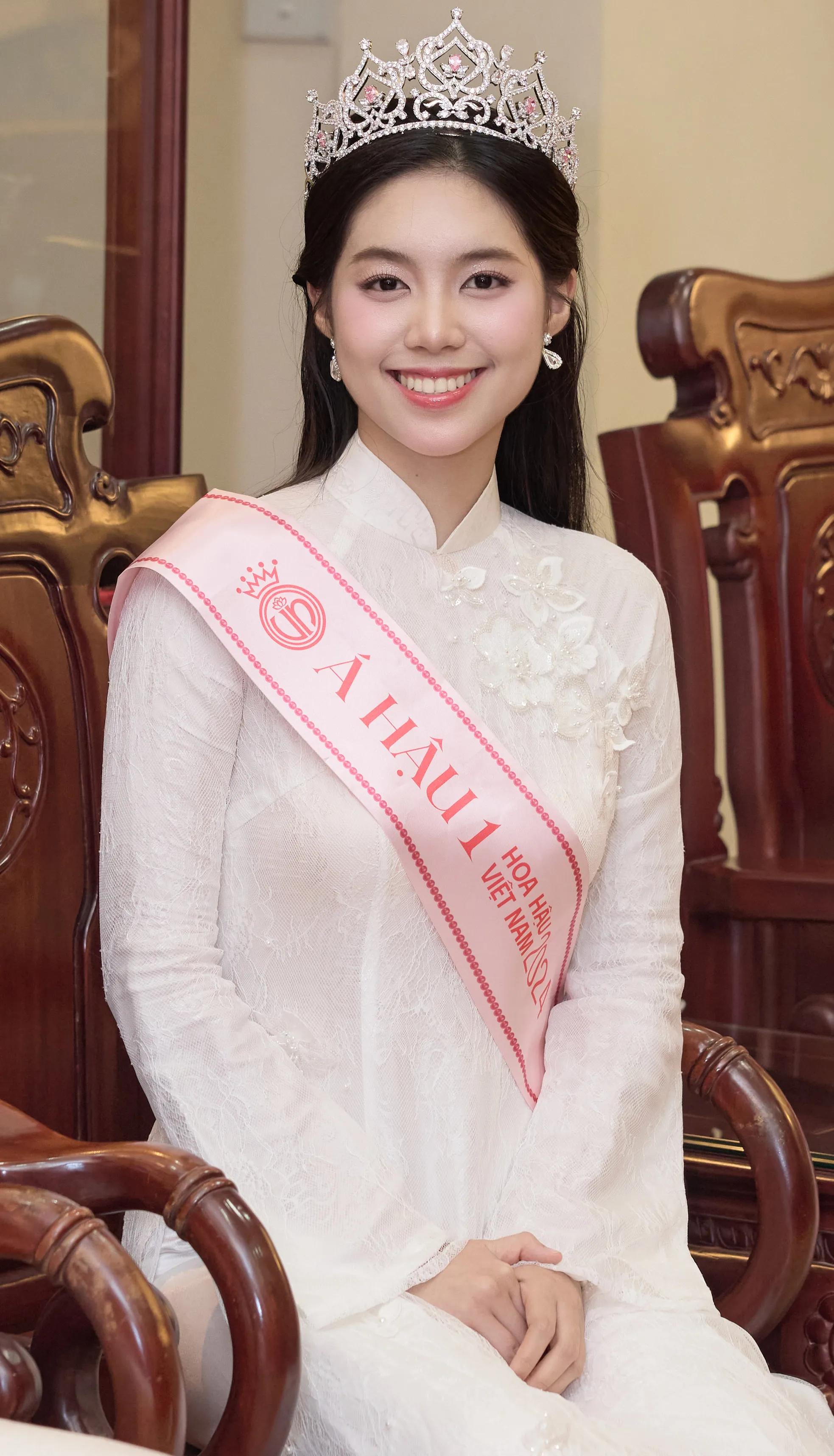 Giây phút Á hậu Châu Anh gặp lại chị gái Đại uý ảnh 26