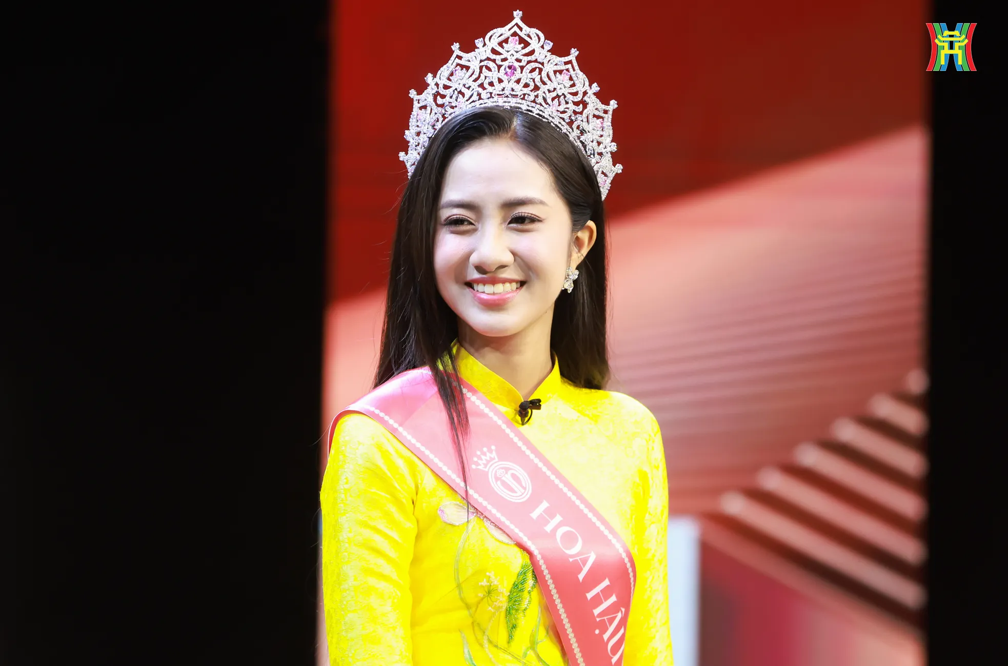 Giây phút Á hậu Châu Anh gặp lại chị gái Đại uý ảnh 10