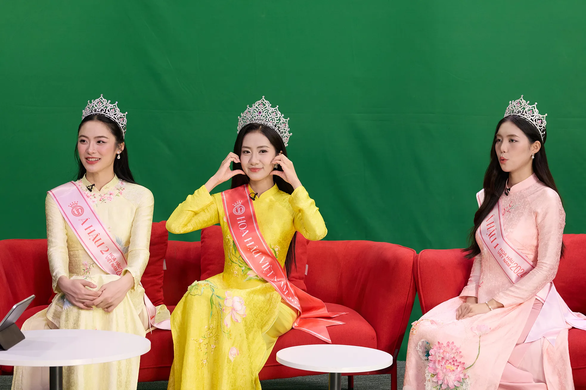 Hoa hậu Hà Trúc Linh: ‘Sau đăng quang, mỗi ngày chúng tôi chỉ ngủ 3-4 tiếng’ ảnh 10