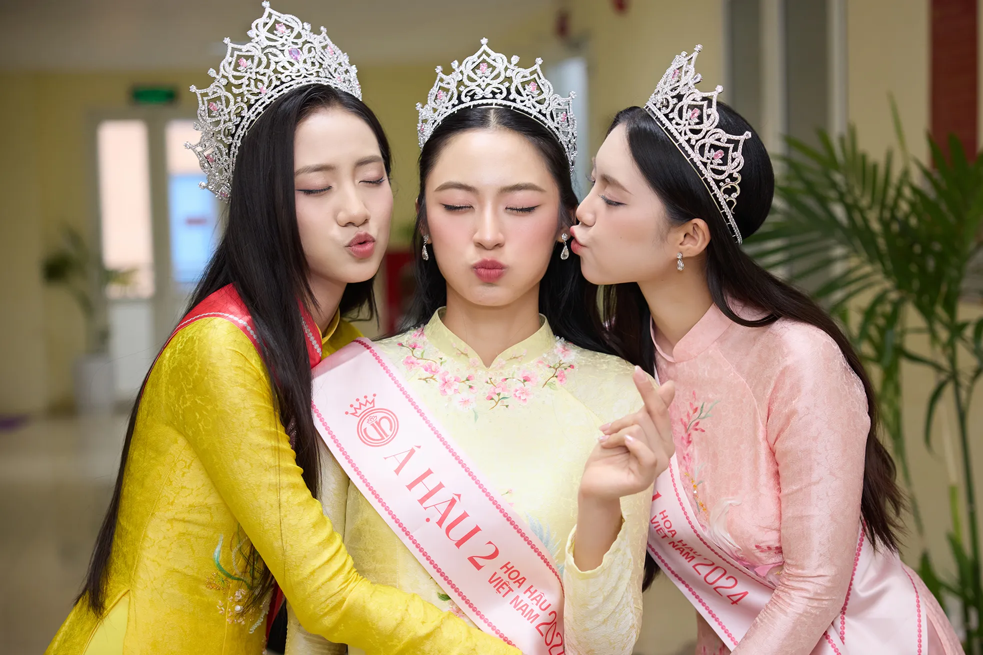 Hoa hậu Hà Trúc Linh: ‘Sau đăng quang, mỗi ngày chúng tôi chỉ ngủ 3-4 tiếng’ ảnh 9