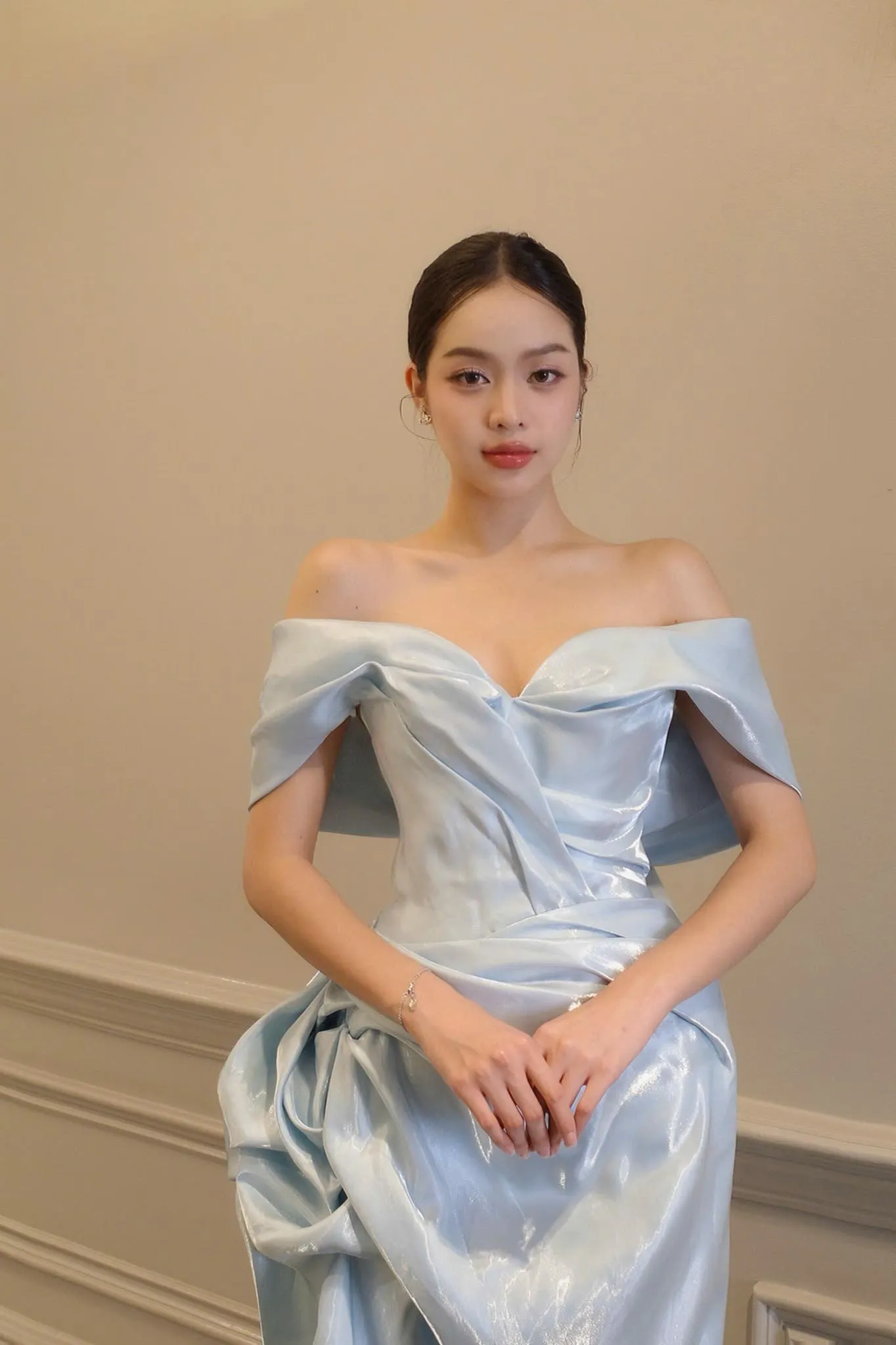 Thanh Thủy gặp đương kim Hoa hậu Trái Đất ở Mỹ ảnh 19