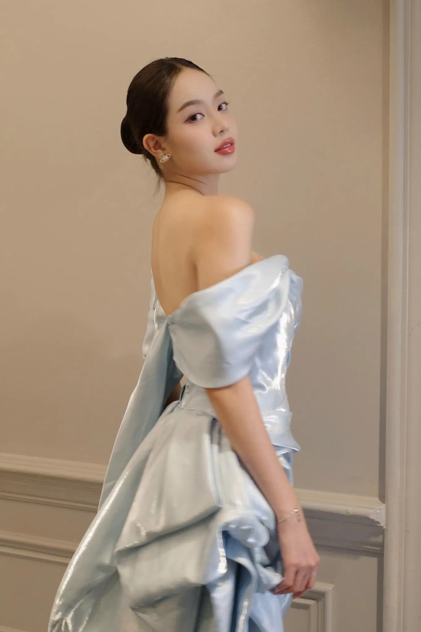 Thanh Thủy gặp đương kim Hoa hậu Trái Đất ở Mỹ ảnh 18