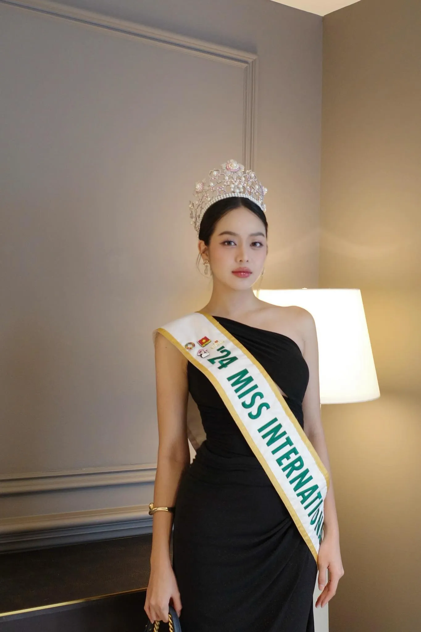 Thanh Thủy gặp đương kim Hoa hậu Trái Đất ở Mỹ ảnh 11