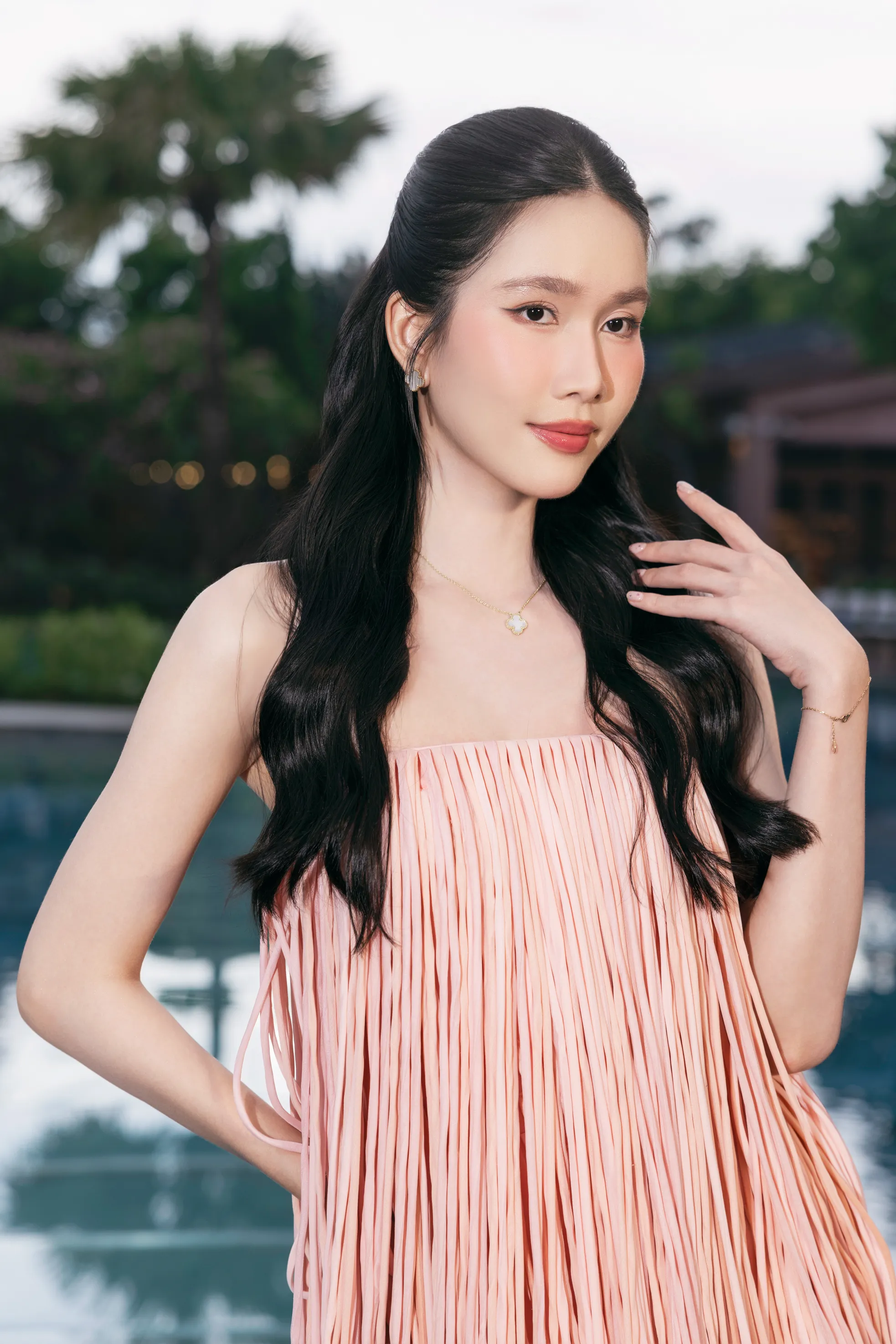 Hoa hậu Hà Trúc Linh, Á hậu Châu Anh, Vân Nhi trình diễn thời trang ảnh 15